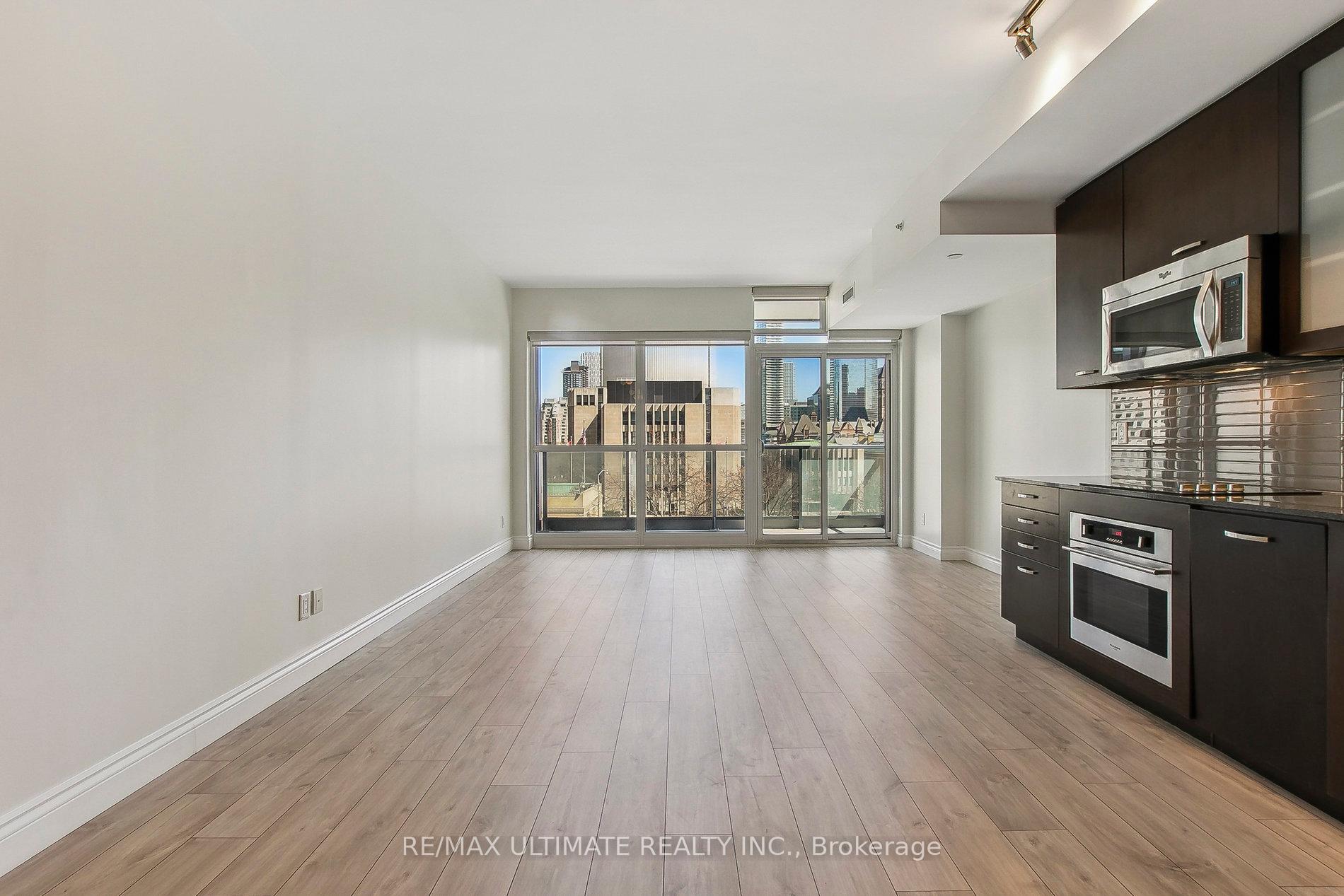 2 Bedrooms Condo at 210 Simcoe, Toronto For sale
