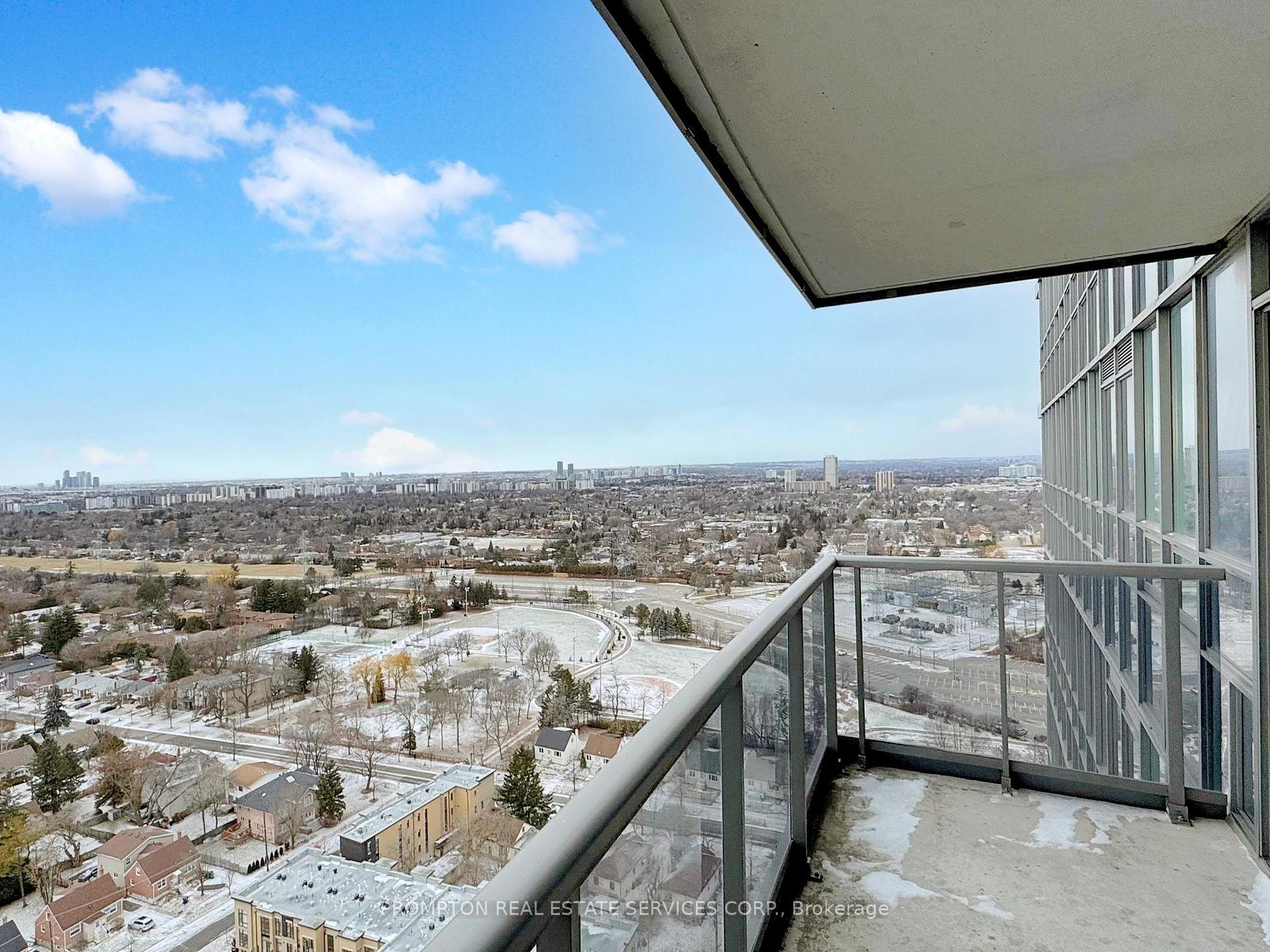 2 Bedrooms Condo at 15 Greenview, Toronto For sale