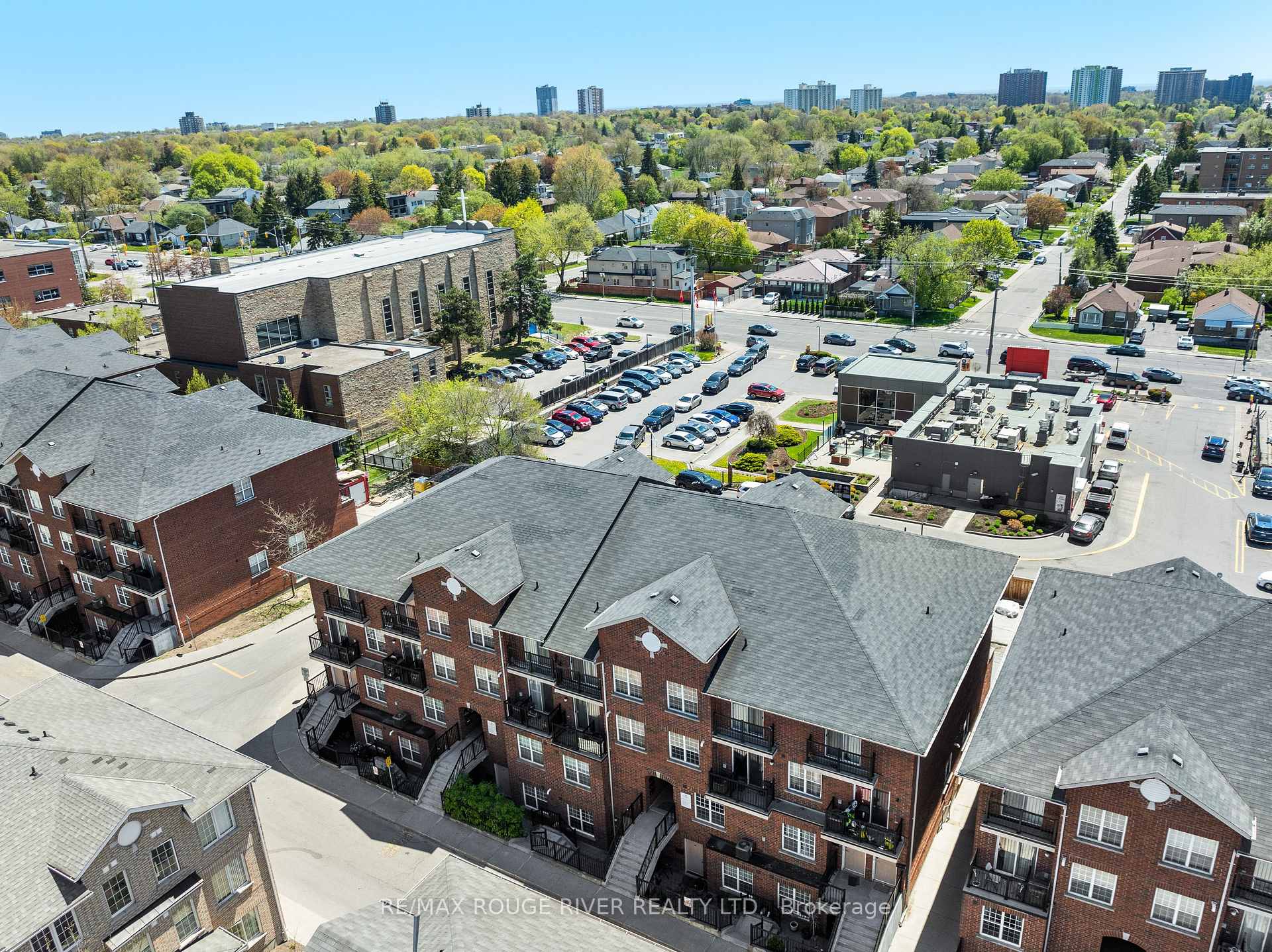 3 Bedrooms Condo at 25 Strangford, Toronto For sale