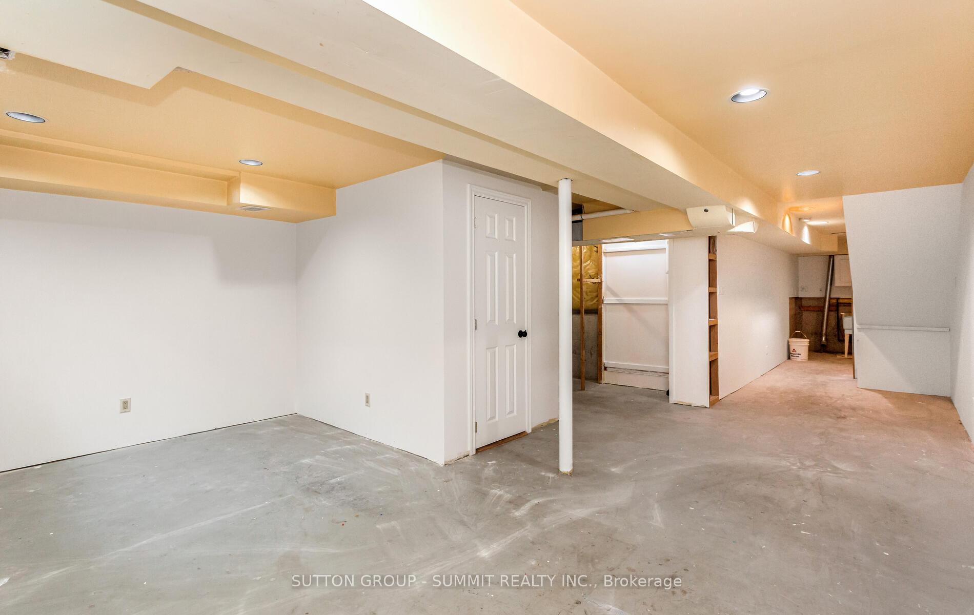 3 Bedrooms Condo at 550 Steddick, Mississauga For sale