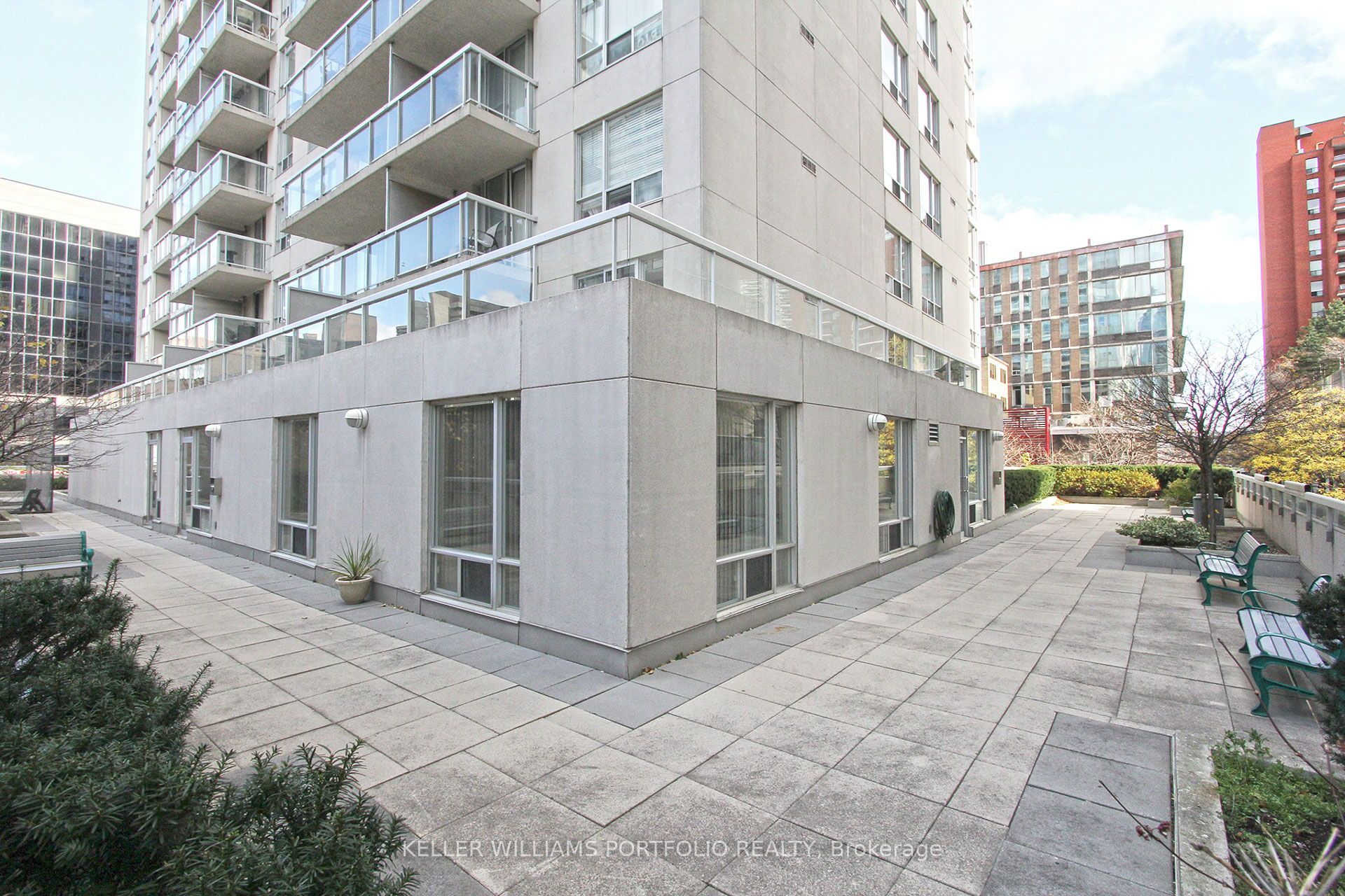 43 Eglinton Avenue E, #1009