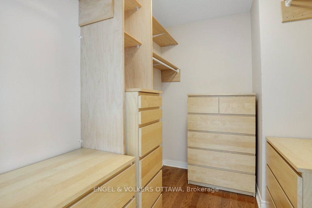 6 Belton Avenue
