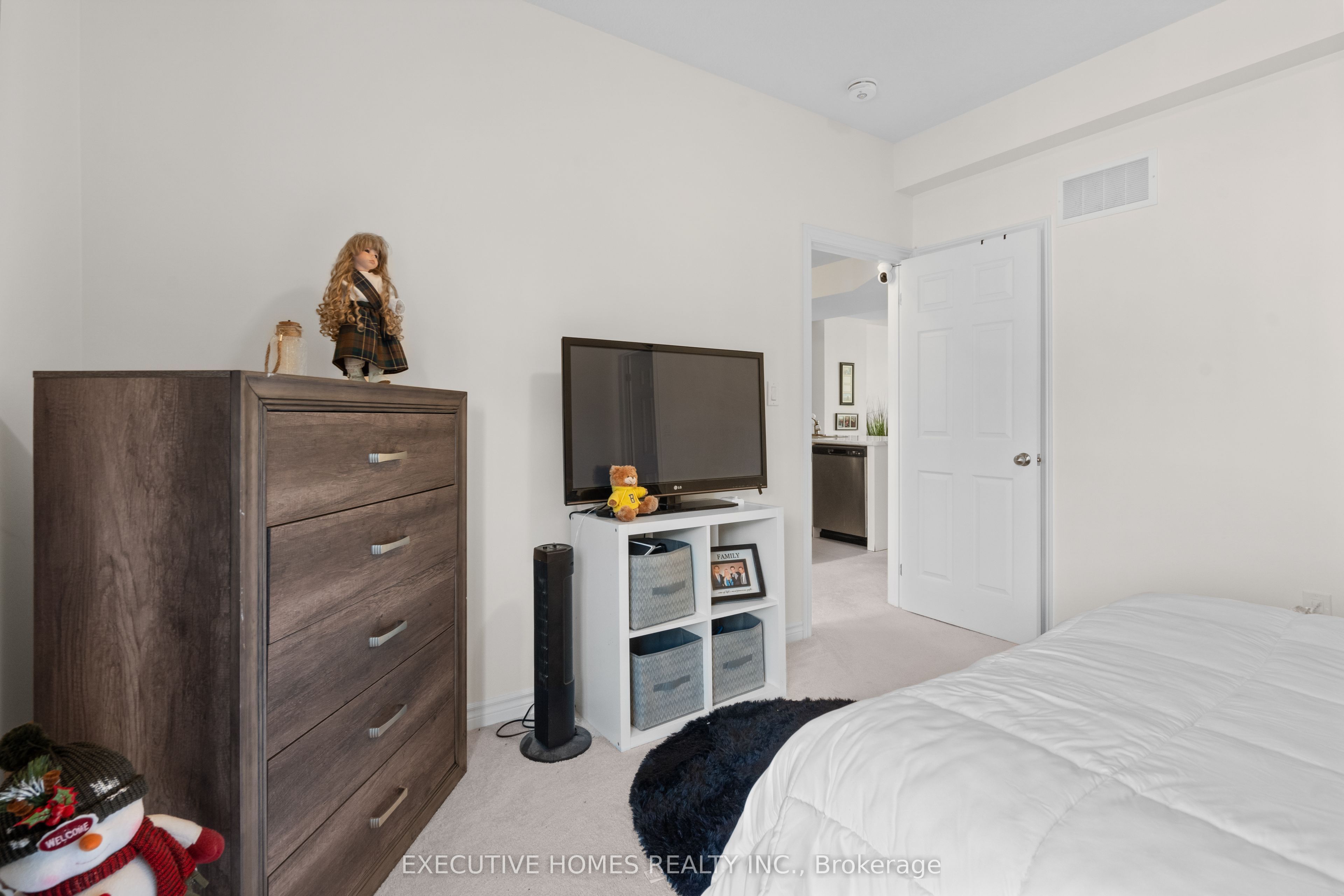 383 Dundas Street E, #74