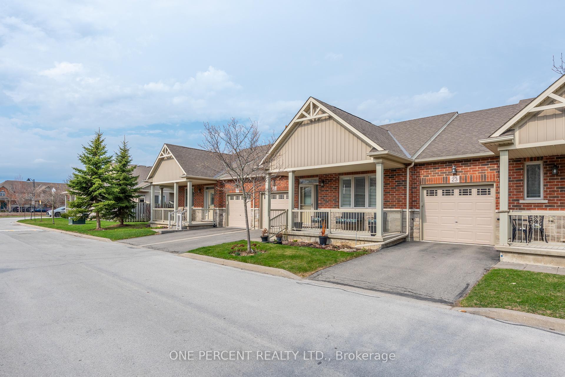 2 Bedrooms Condo at 21 Stickland, Hamilton For sale
