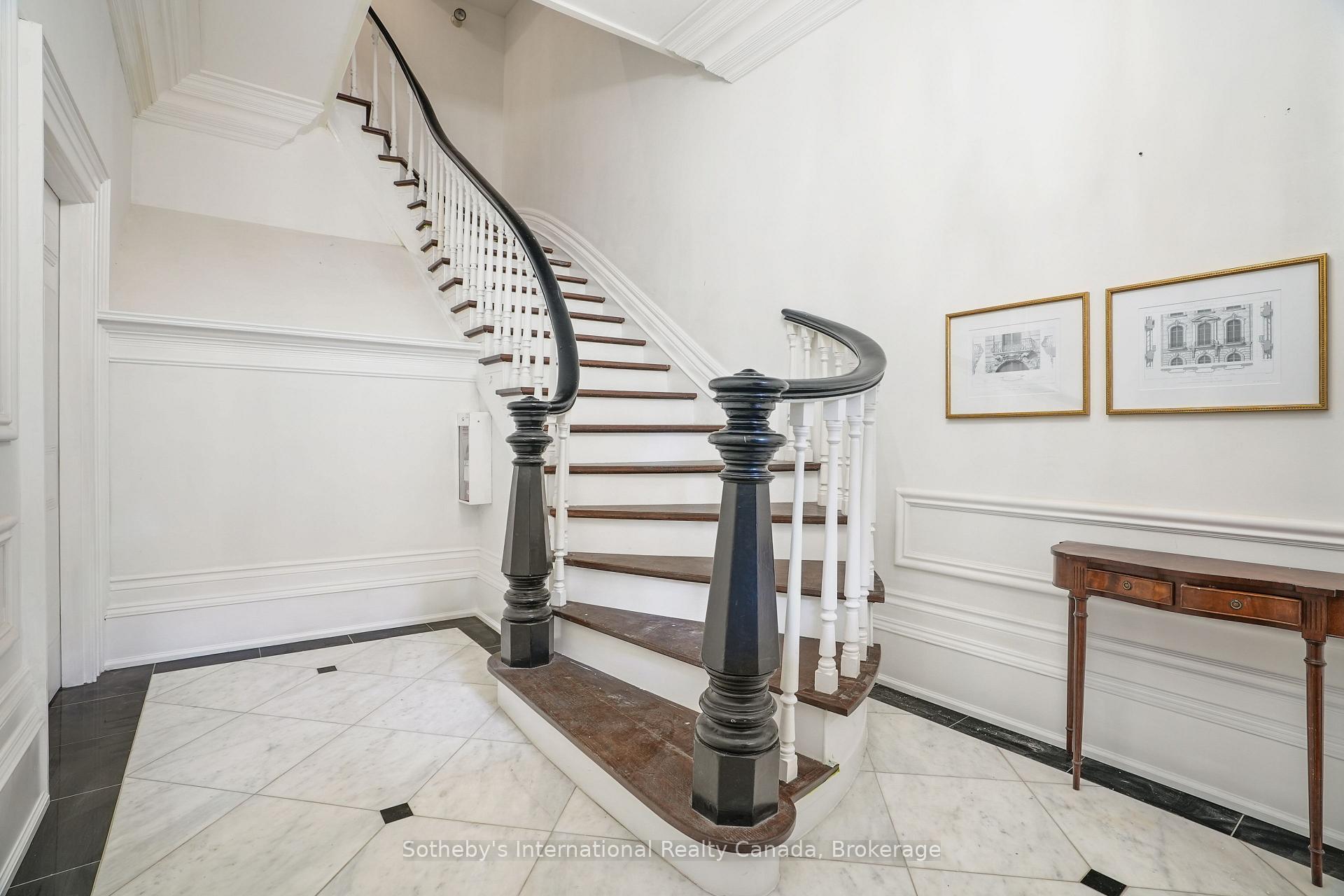 2 Bedrooms Condo at 35 Duke, Hamilton For sale
