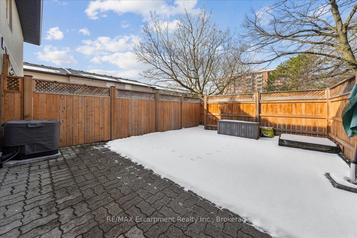 3 Bedrooms Condo at 779 Hyde,  Burlington For sale