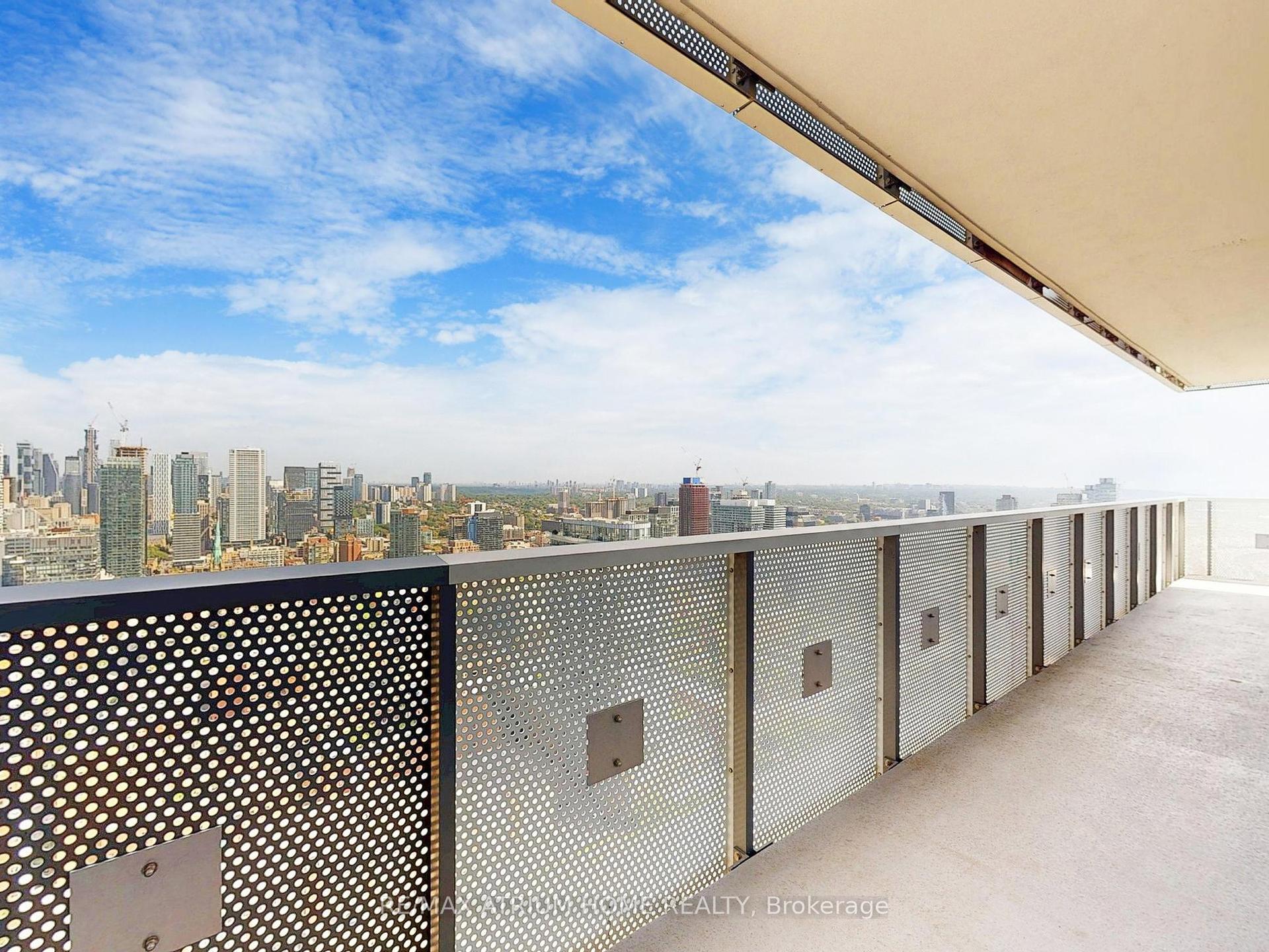 2 Bedrooms Condo at 55 Cooper, Toronto For sale
