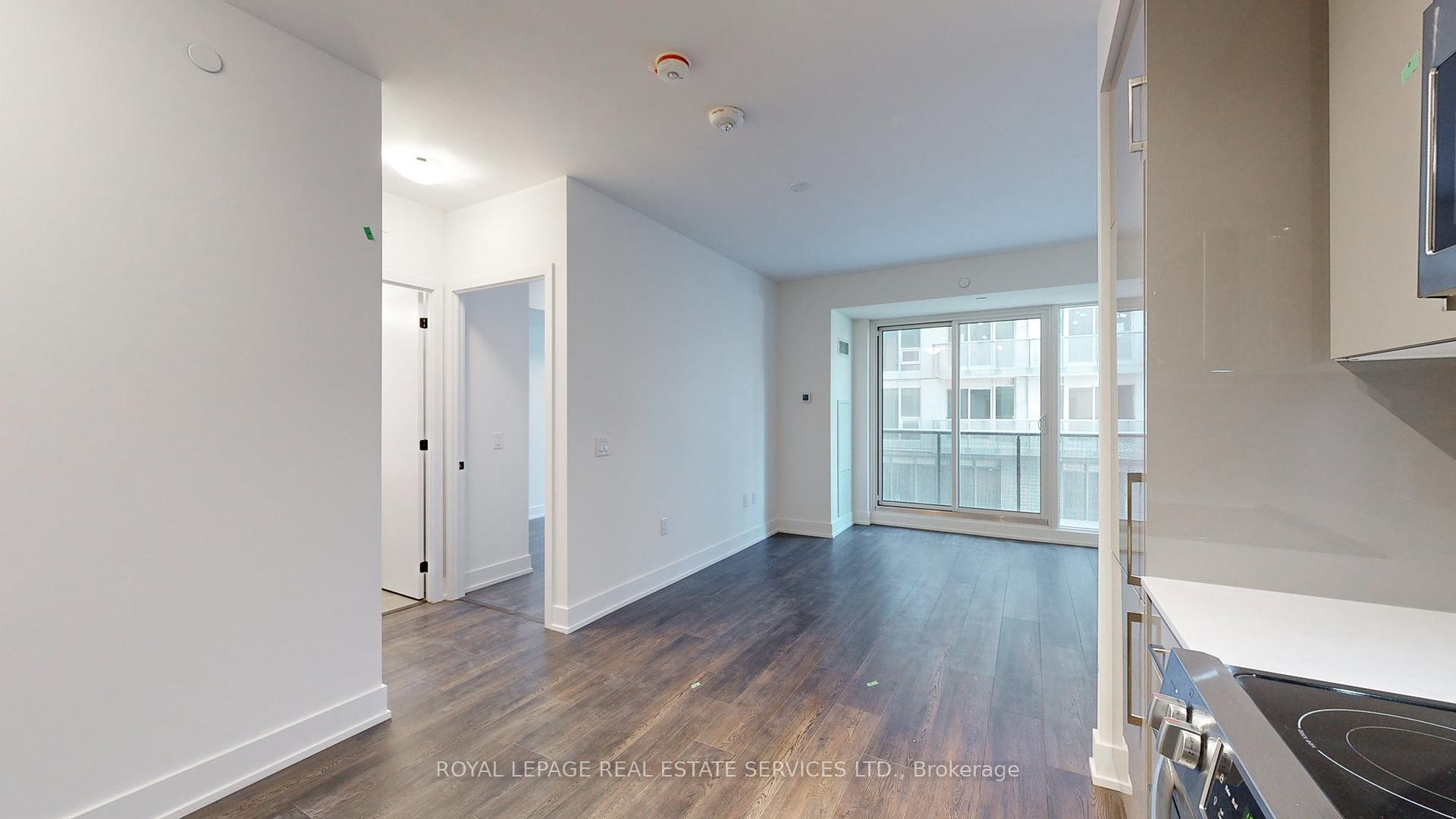 2 Bedrooms Condo at 2450 Old Bronte, Oakville For sale