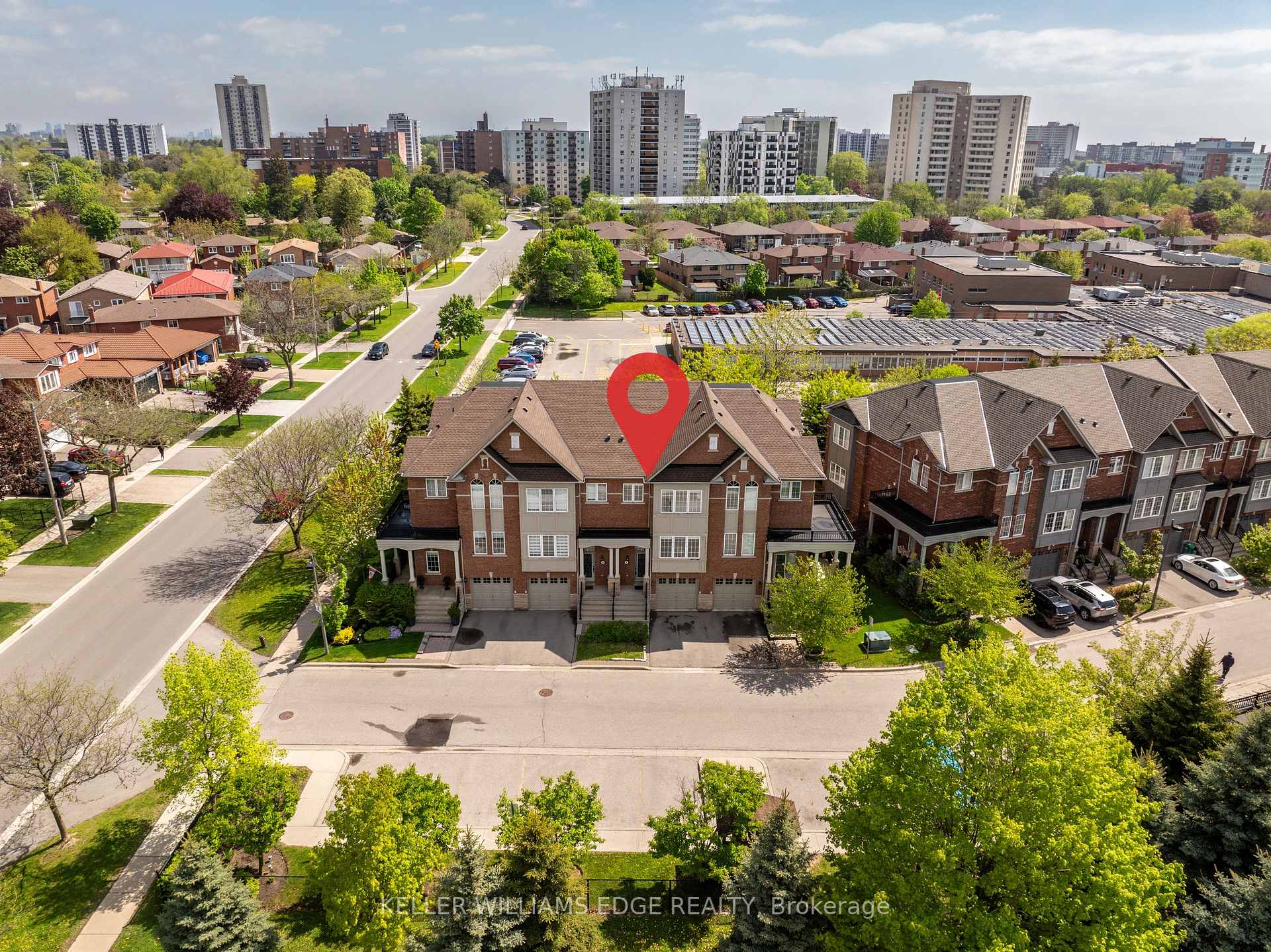 3 Bedrooms Condo at 230 Paisley, Mississauga For sale