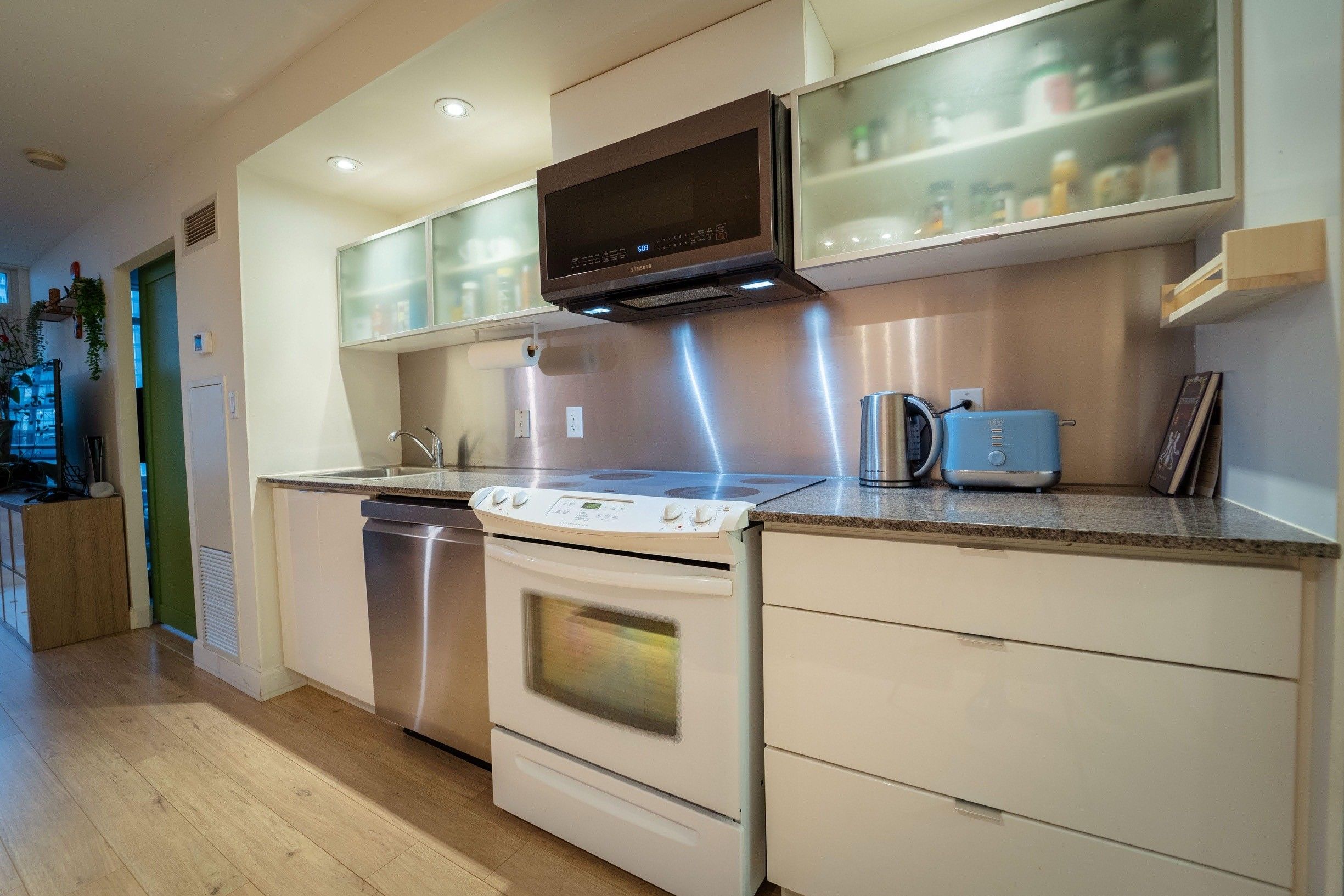 4 Spadina Avenue 1223