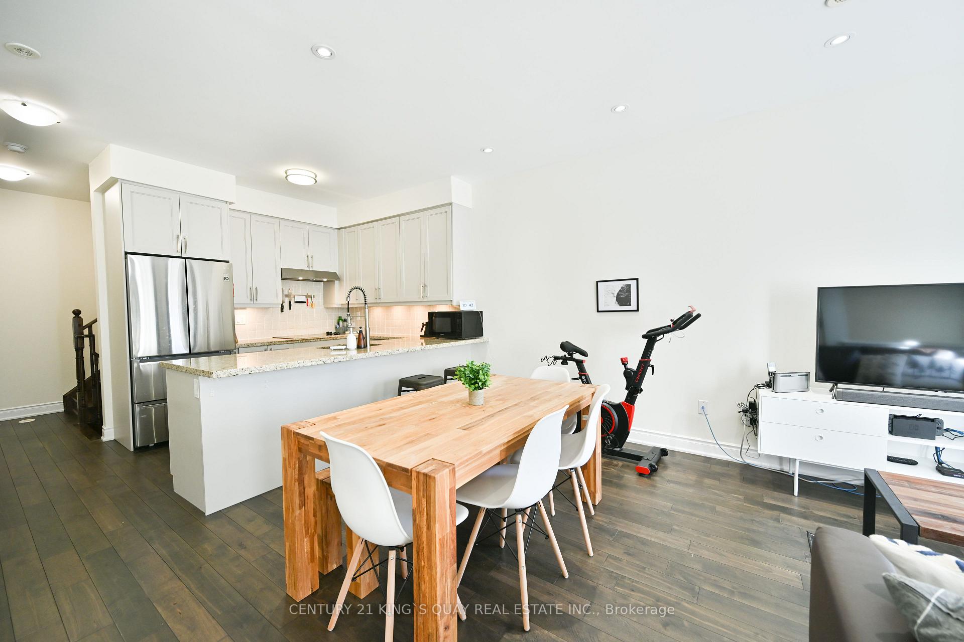 3 Bedrooms Condo at 40 Hargrave,  Toronto For sale