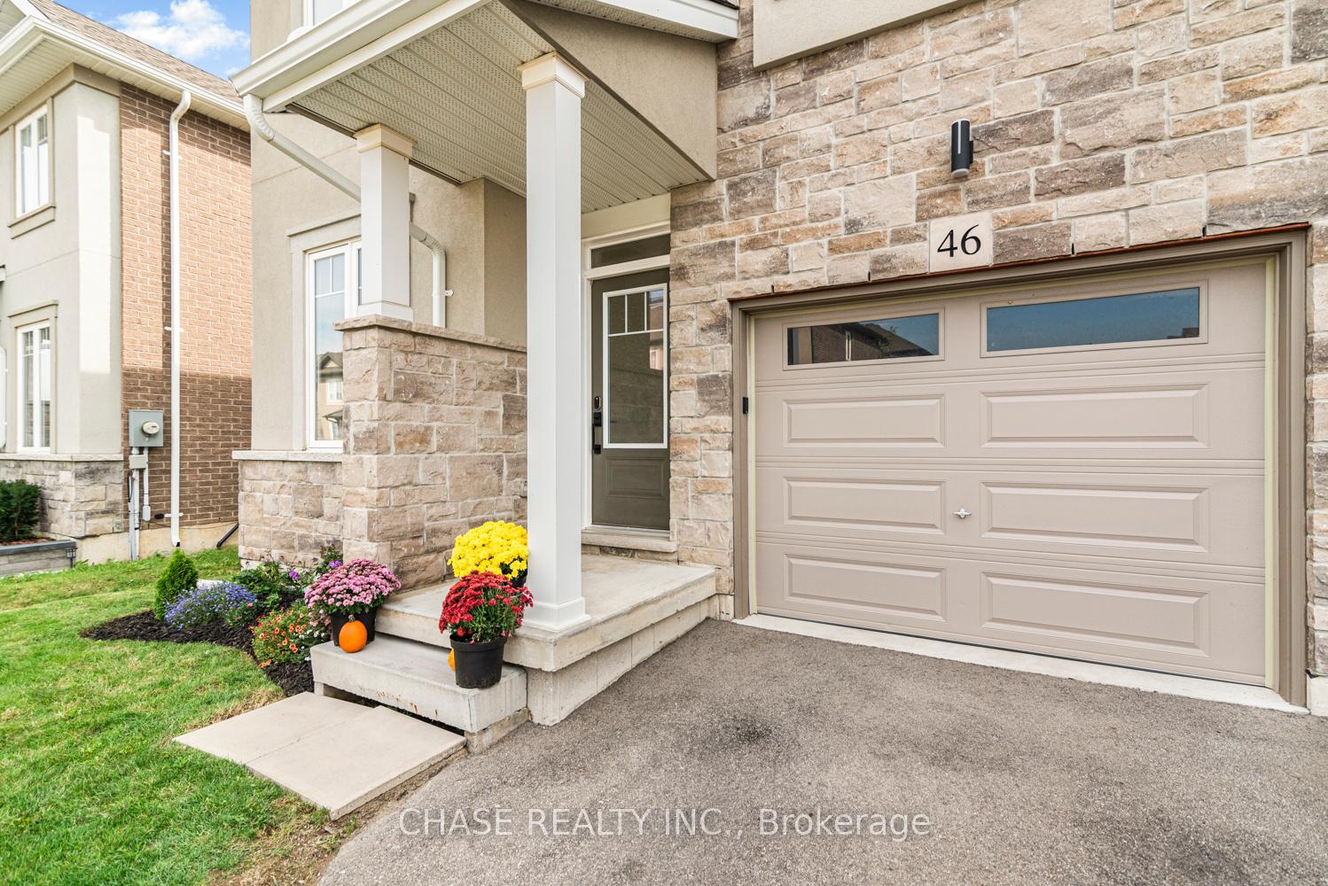 8 Bedrooms Condo at 120 Vineberg,  Hamilton For sale
