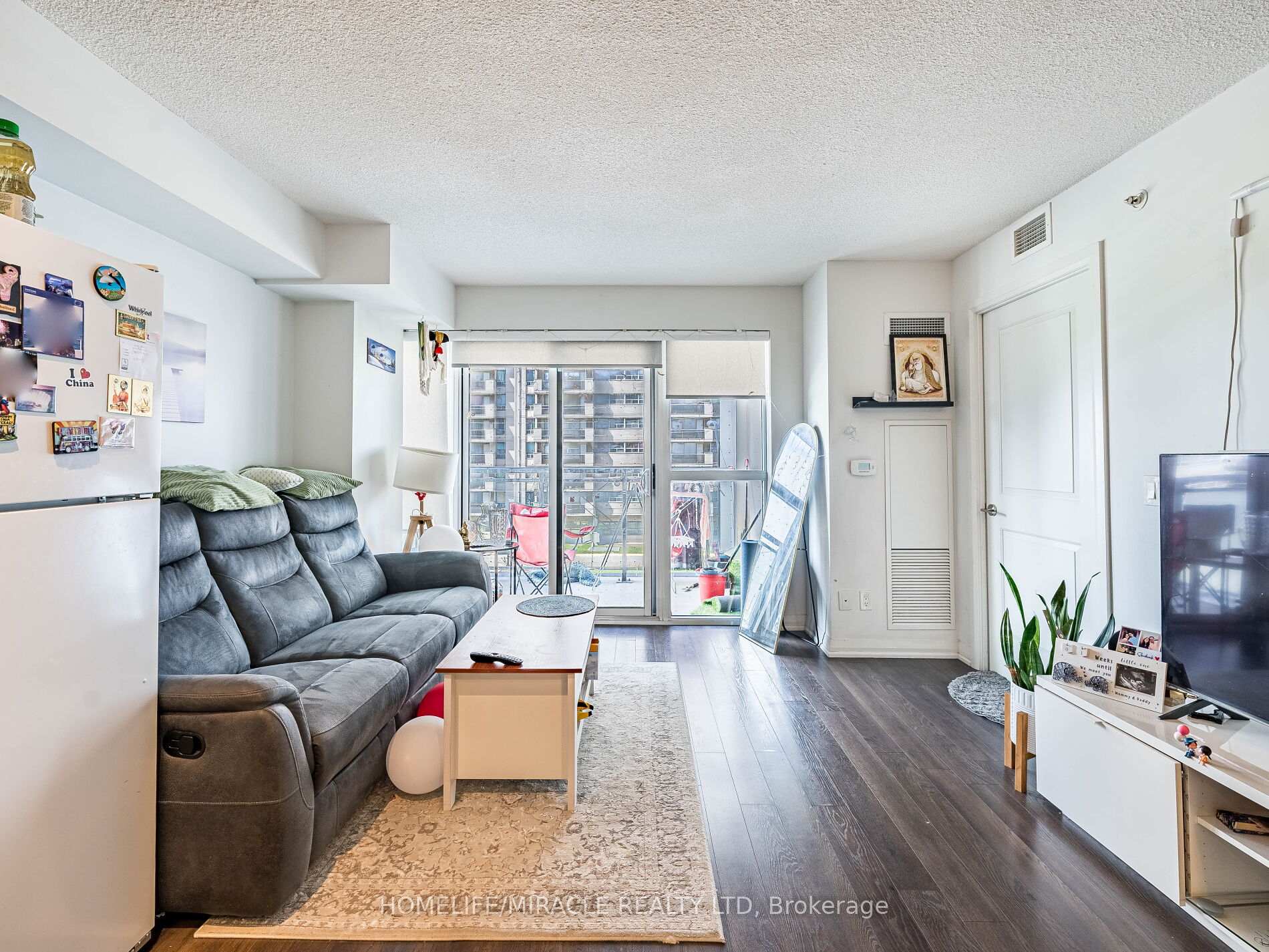 3 Bedrooms Condo at 30 Meadowglen, Toronto For sale