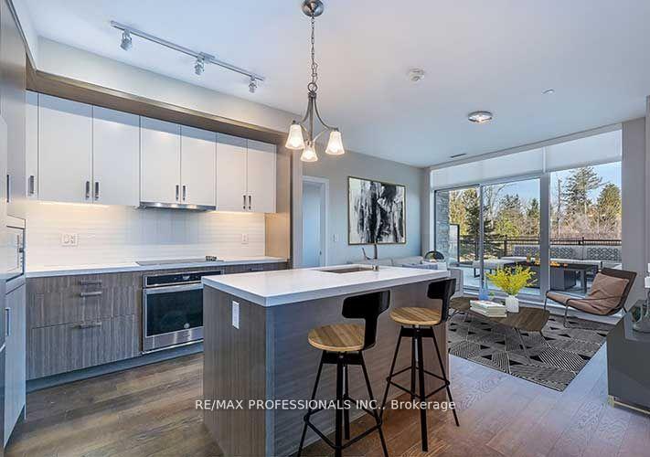 3 Bedrooms Condo at 1575 Lakeshore, Mississauga For sale