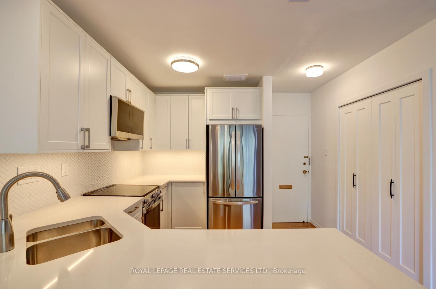 1 Bedroom Co-op at 41 Lake Shore, Toronto For sale