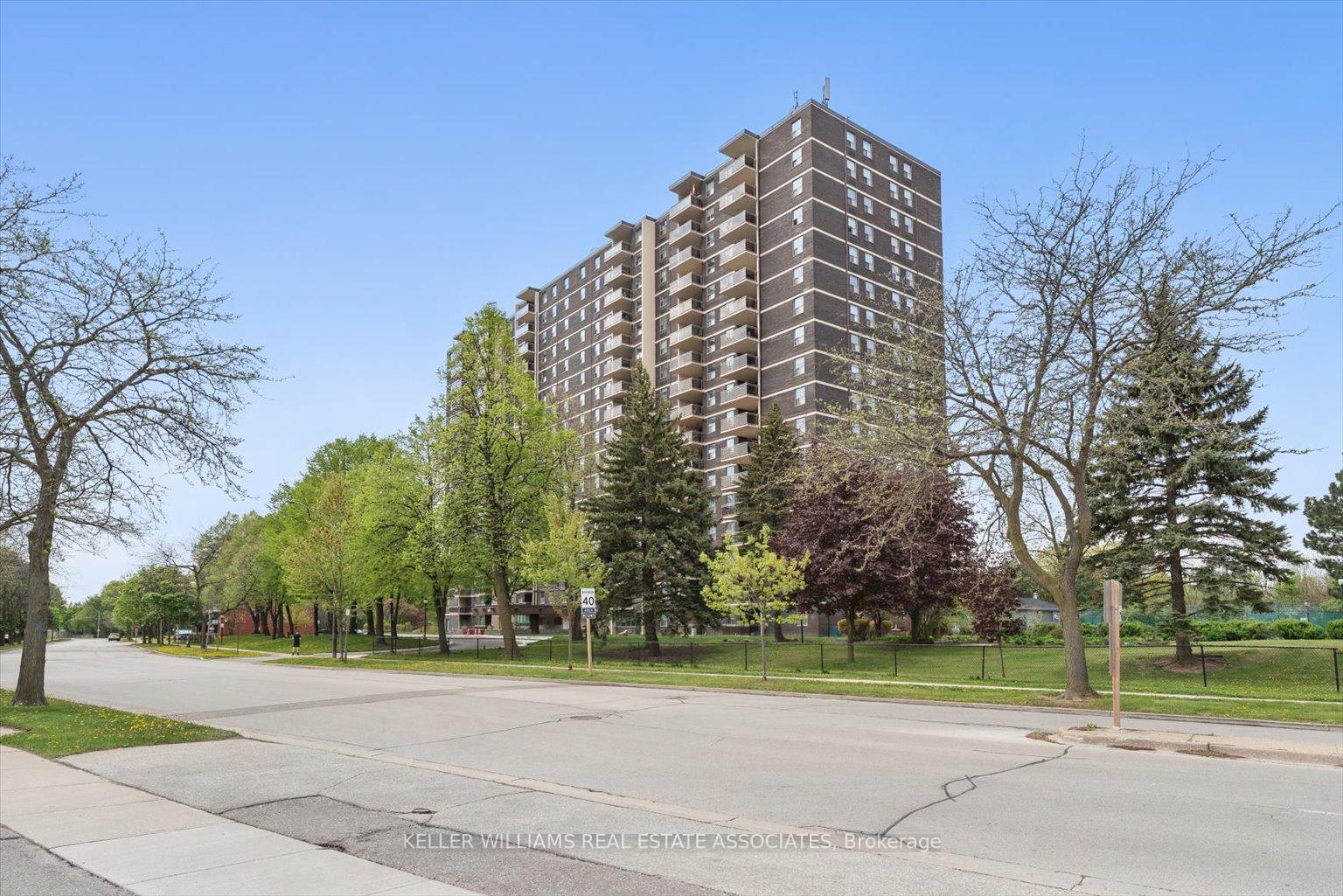 2 Bedrooms Condo at 966 Inverhouse, Mississauga For sale