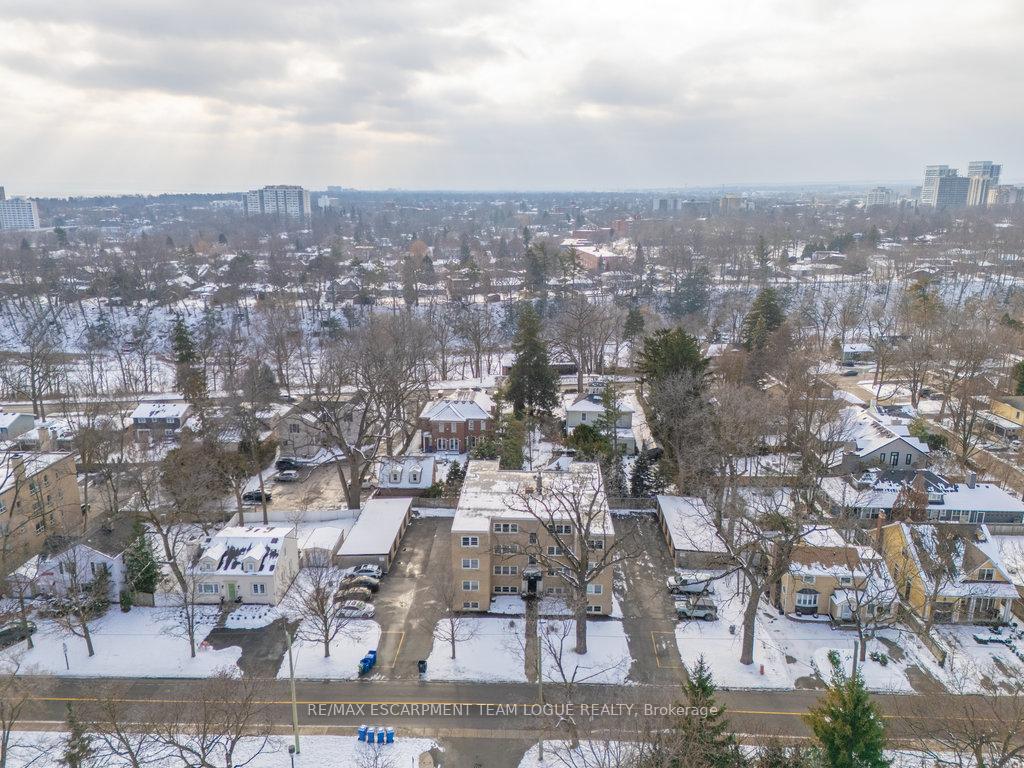 2 Bedrooms Co-op at 288 Reynolds,  Oakville For sale