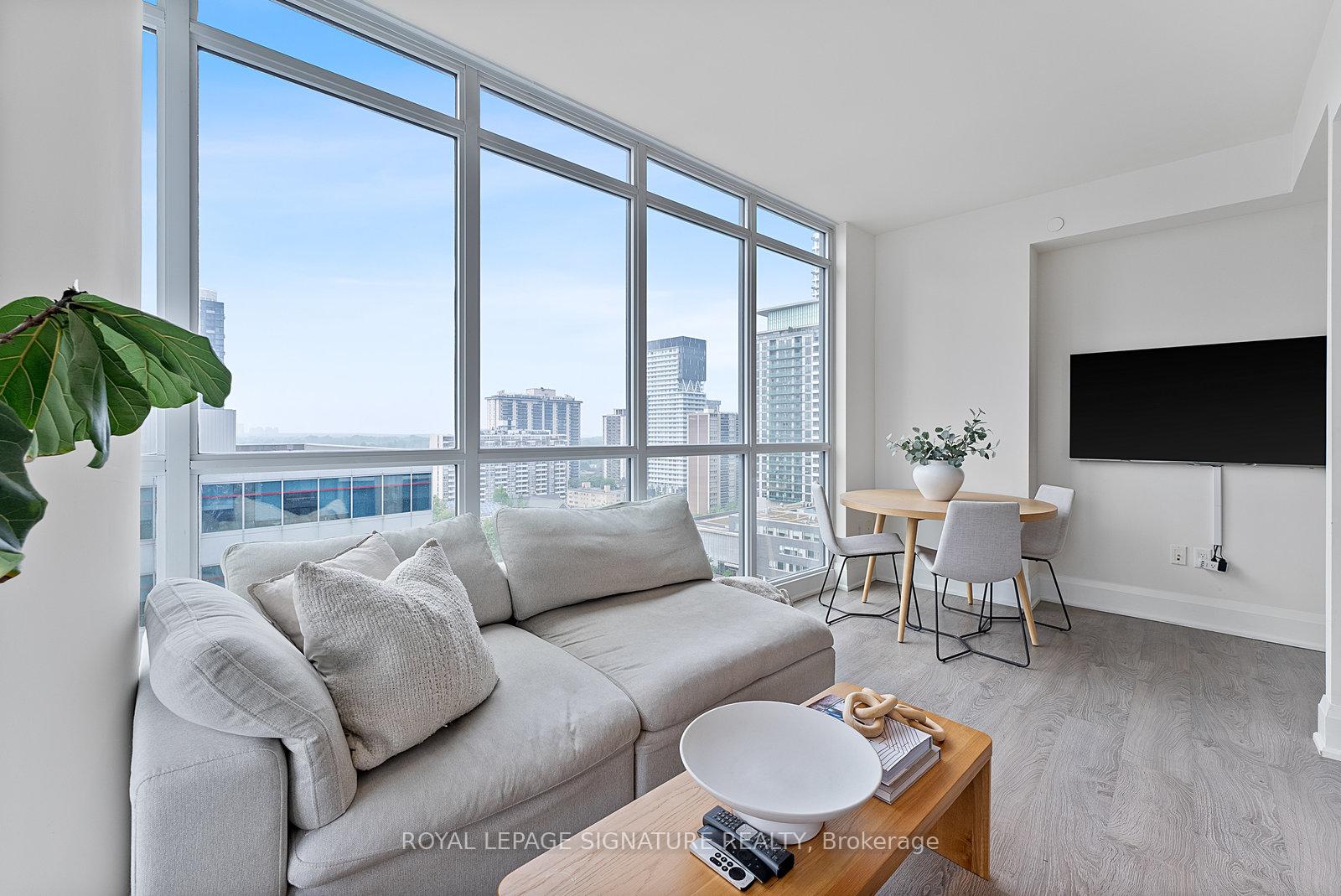 2 Bedrooms Condo at 30 Roehampton, Toronto For sale