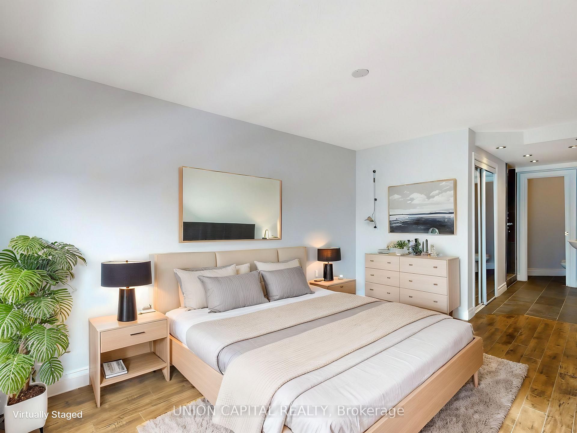 3 Bedrooms Condo at 28 Hollywood, Toronto For sale
