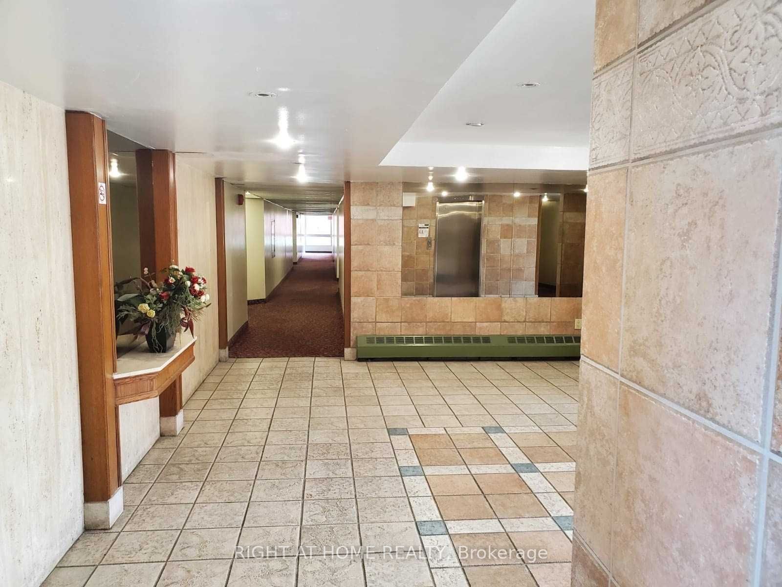 1703 McCowan Road E, #206