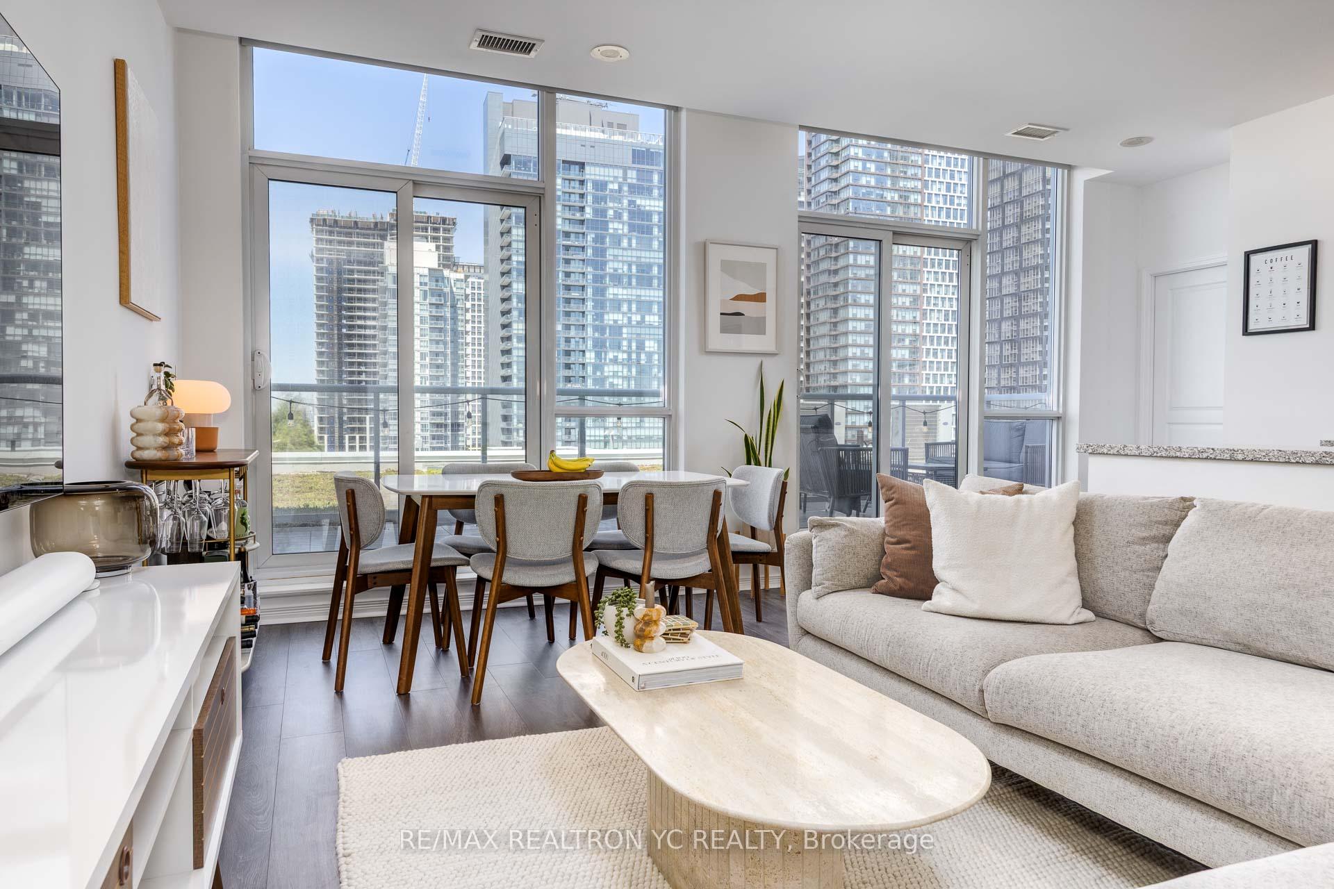2 Bedrooms Condo at 352 Front, Toronto For sale