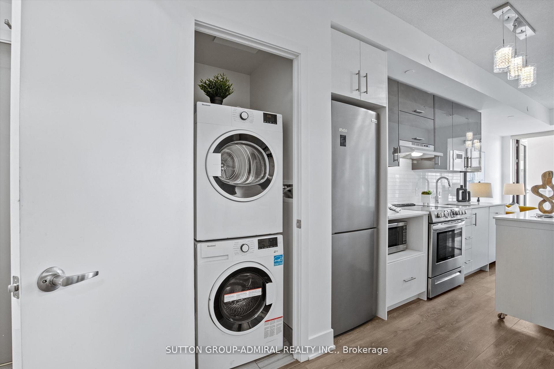 2 Bedrooms Condo at 188 Fairview Mall, Toronto For sale