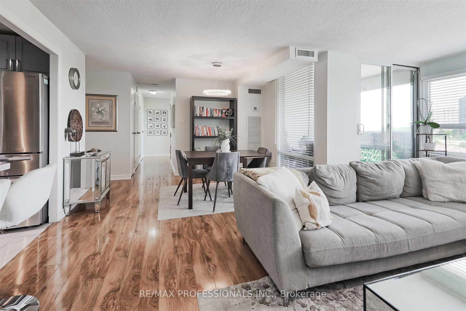 3 Bedrooms Condo at 475 The West Mall, Toronto For sale