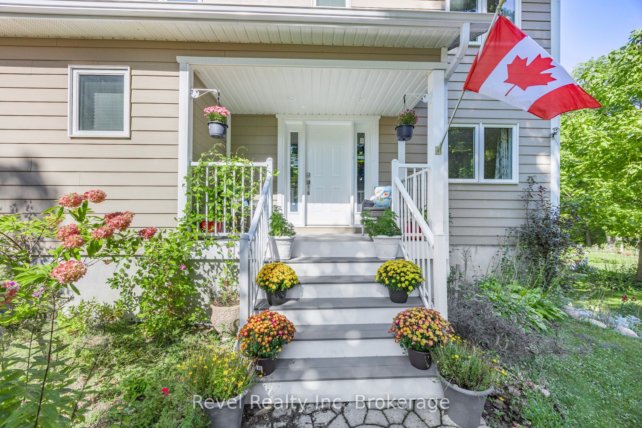 10 MUSQUAKE Court, Tiny, ON L9M 1R2