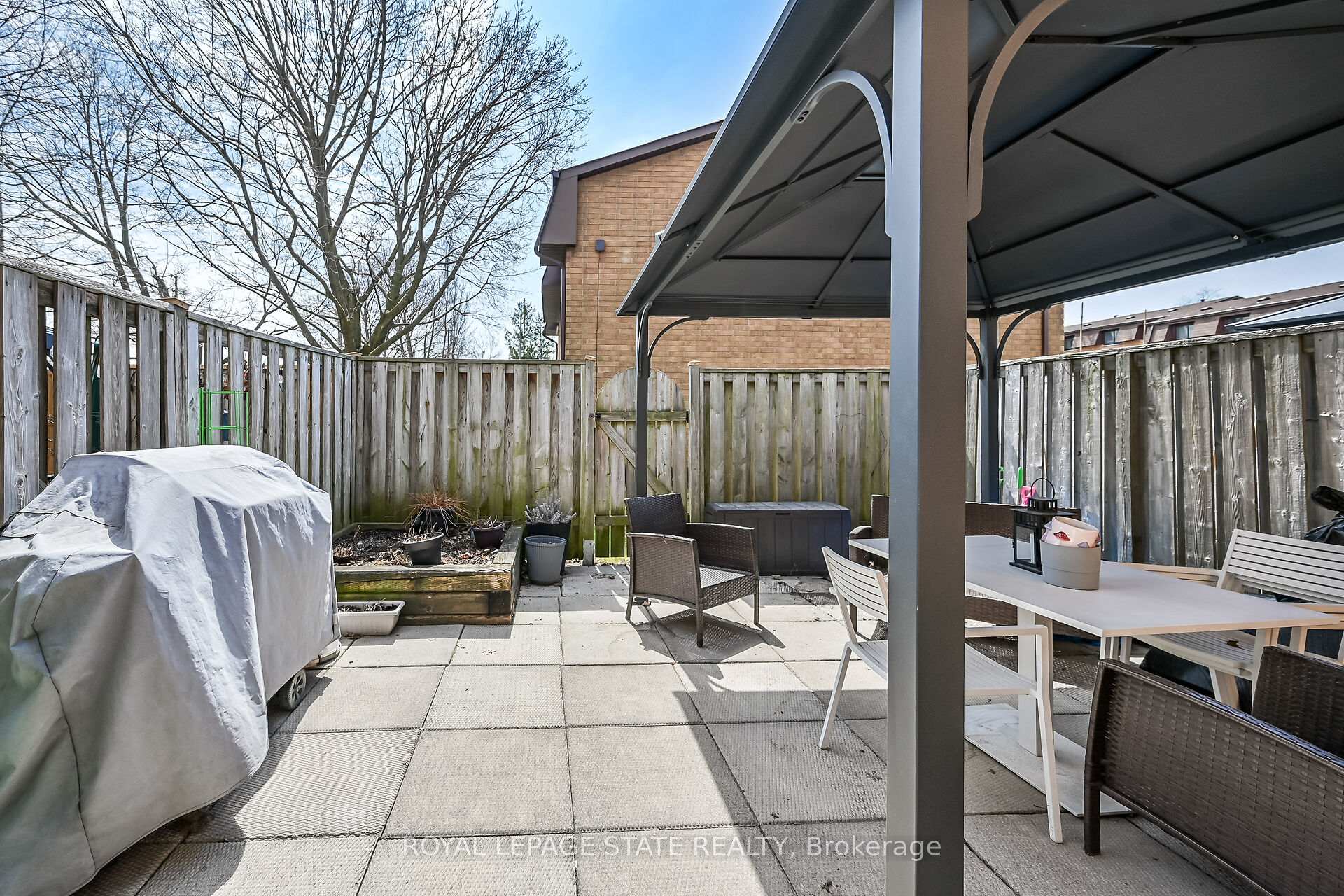 3 Bedrooms Condo at 444 Stone Church, Hamilton For sale