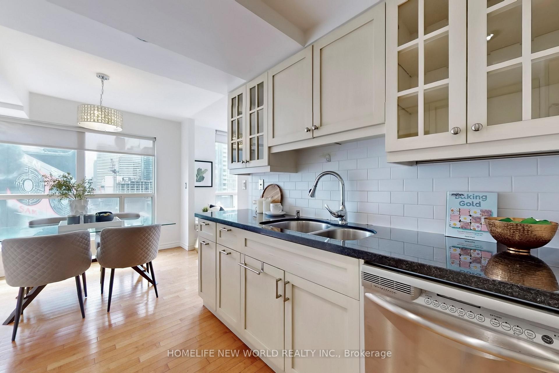 3 Bedrooms Condo at 7 Carlton, Toronto For sale