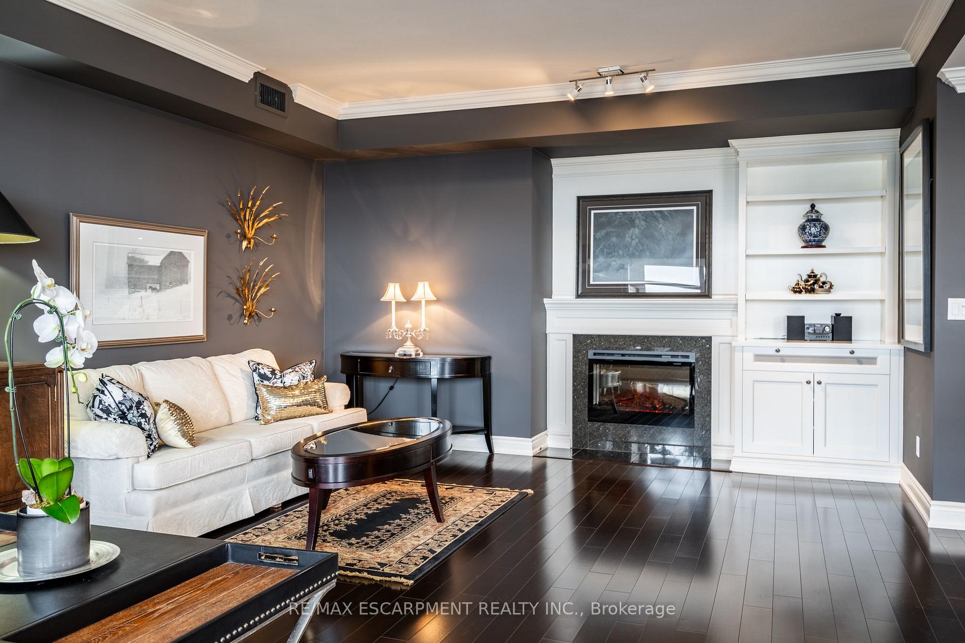 2 Bedrooms Condo at 1477 Lakeshore, Burlington For sale