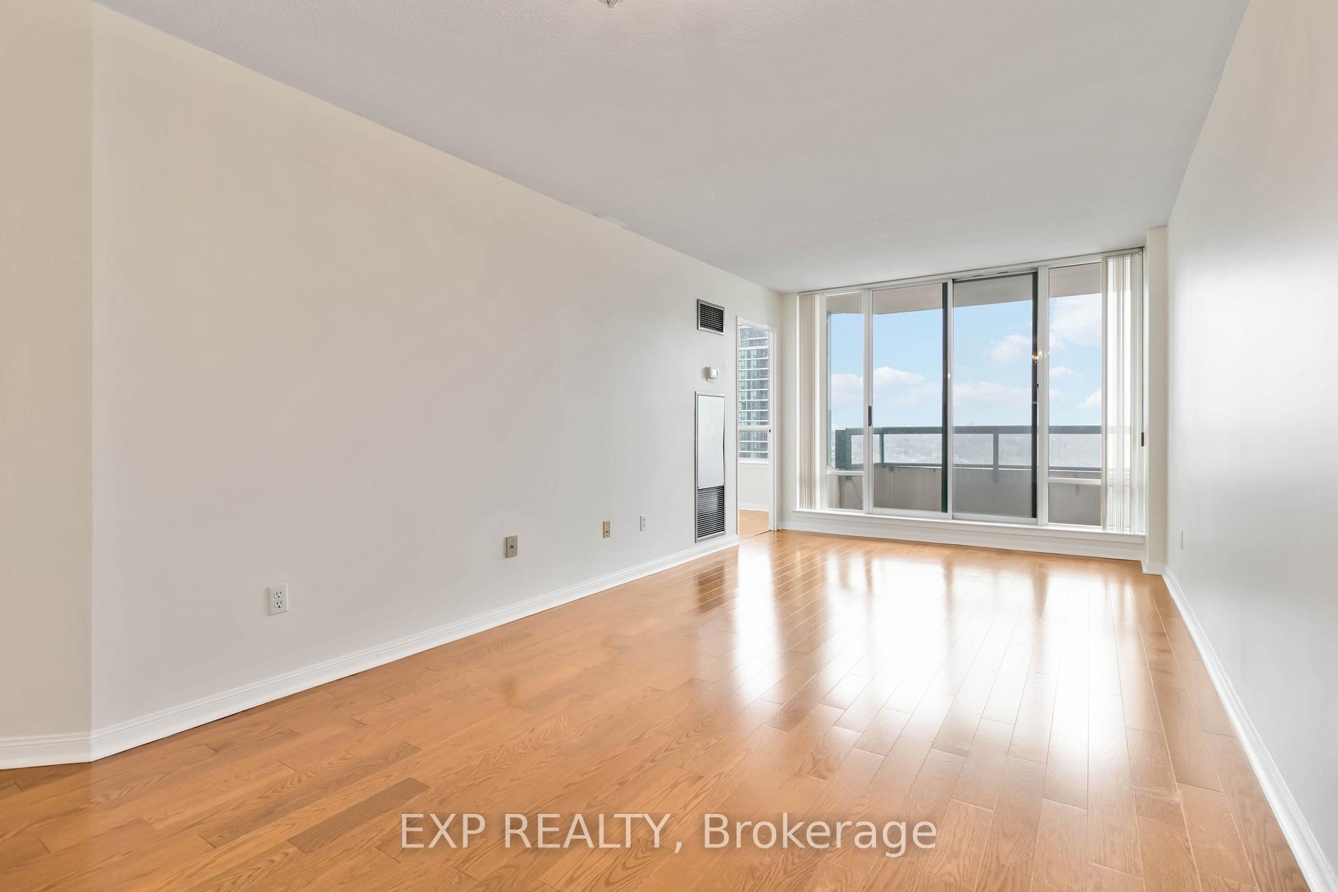 2 Bedrooms Condo at 550 Webb, Mississauga For sale