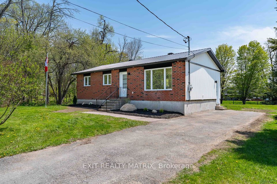 4 Alexander Street, Clarence-Rockland, ON K4K 1K7