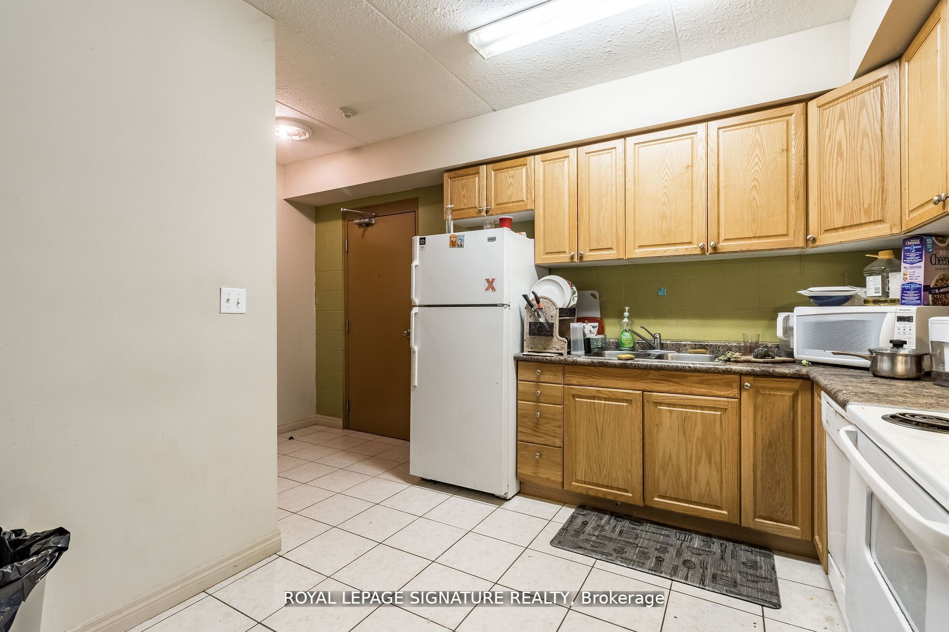 253 Lester Street, #101