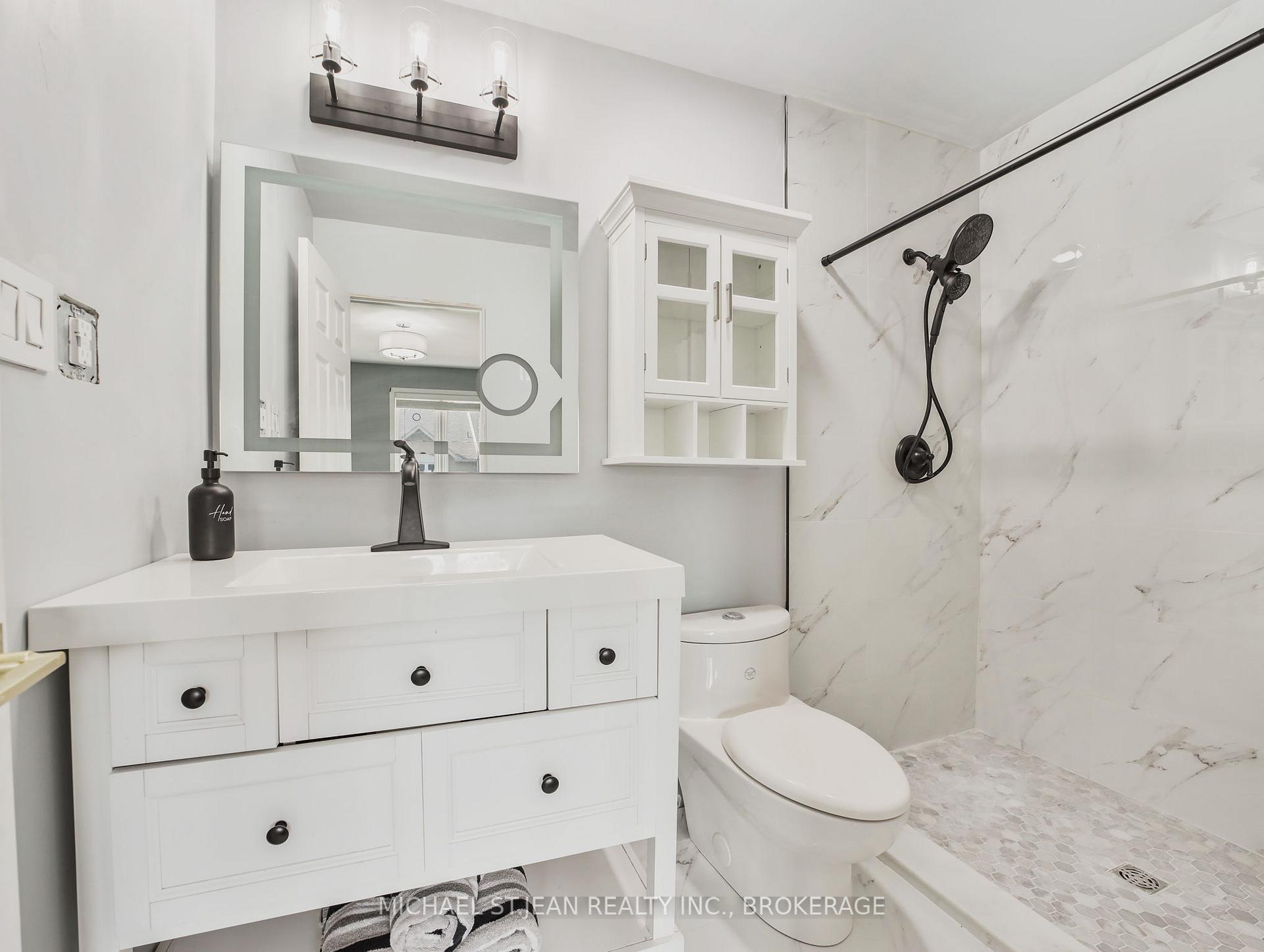 3 Bedrooms Condo at 1889 Upper Wentworth, Hamilton For sale