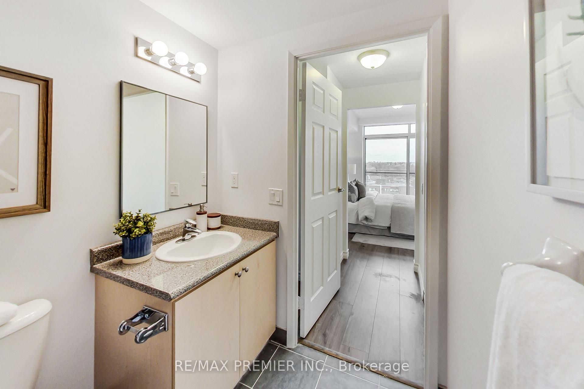 3 Bedrooms Condo at 15 Maplewood, Toronto For sale
