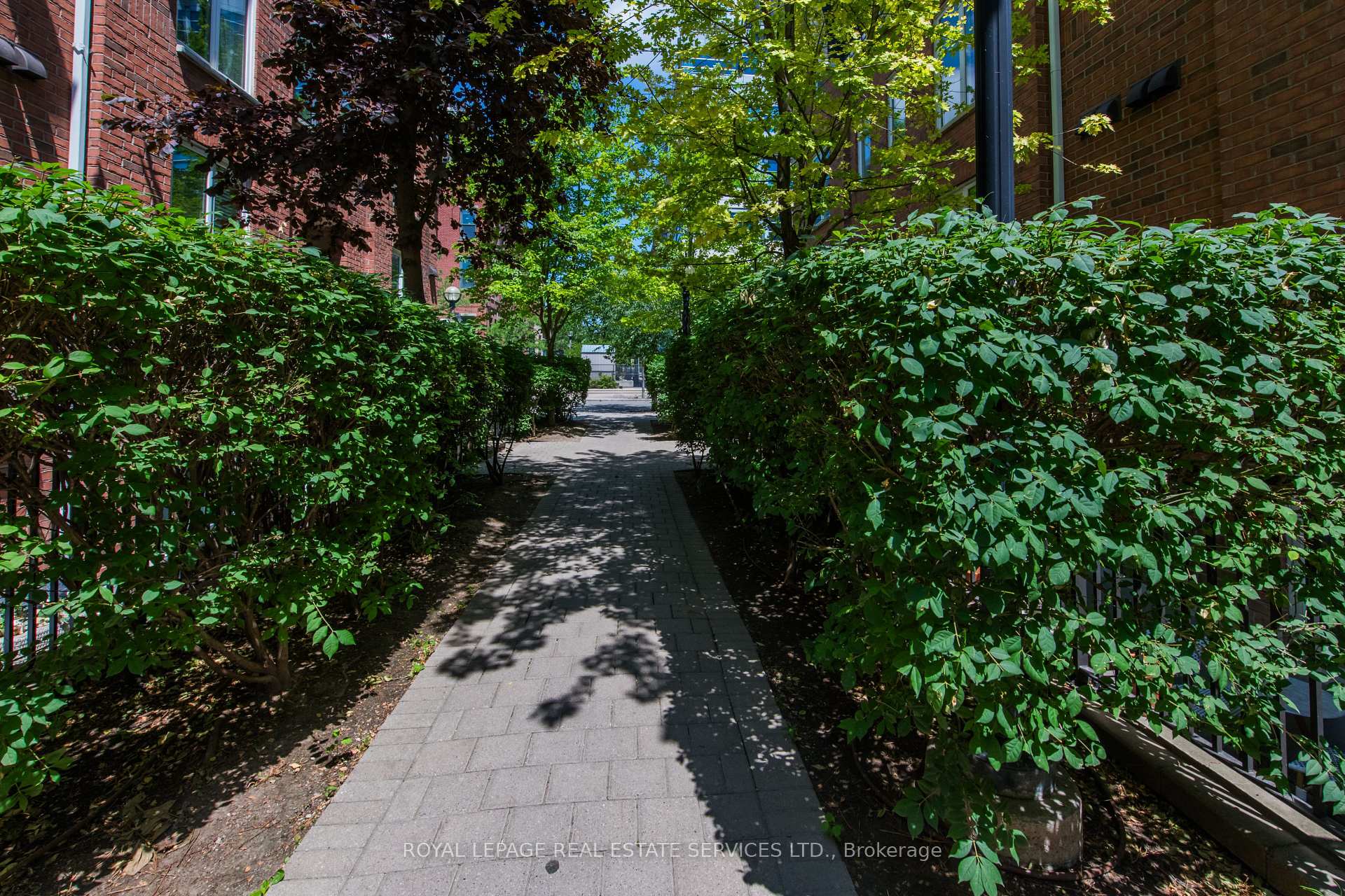 2 Bedrooms Condo at 29 canniff, Toronto For sale