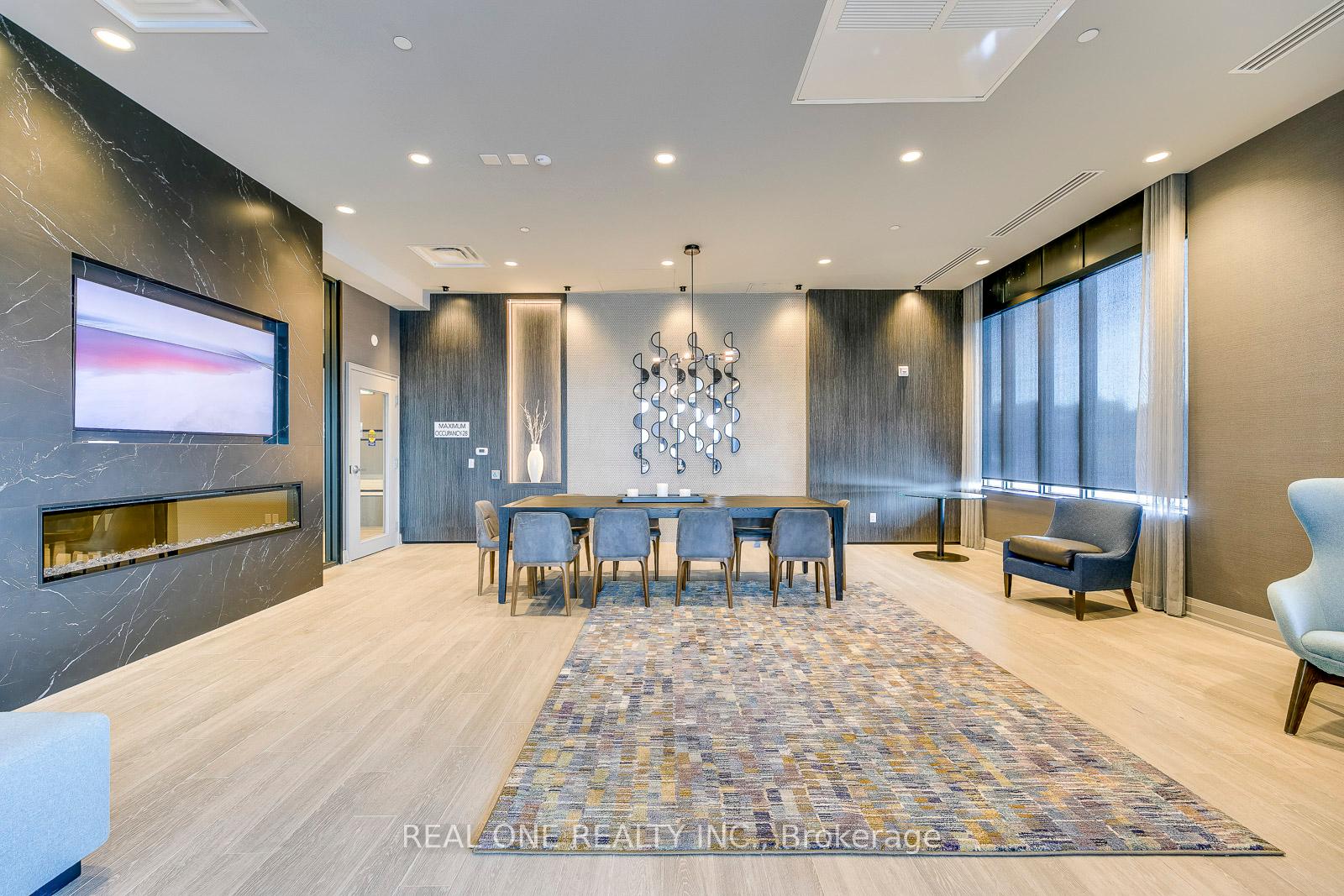 2 Bedrooms Condo at 95 Dundas, Oakville For sale