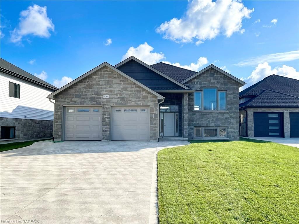 1397 Sqft on  the main floor with a fully finished basement ready for immediate occupancy