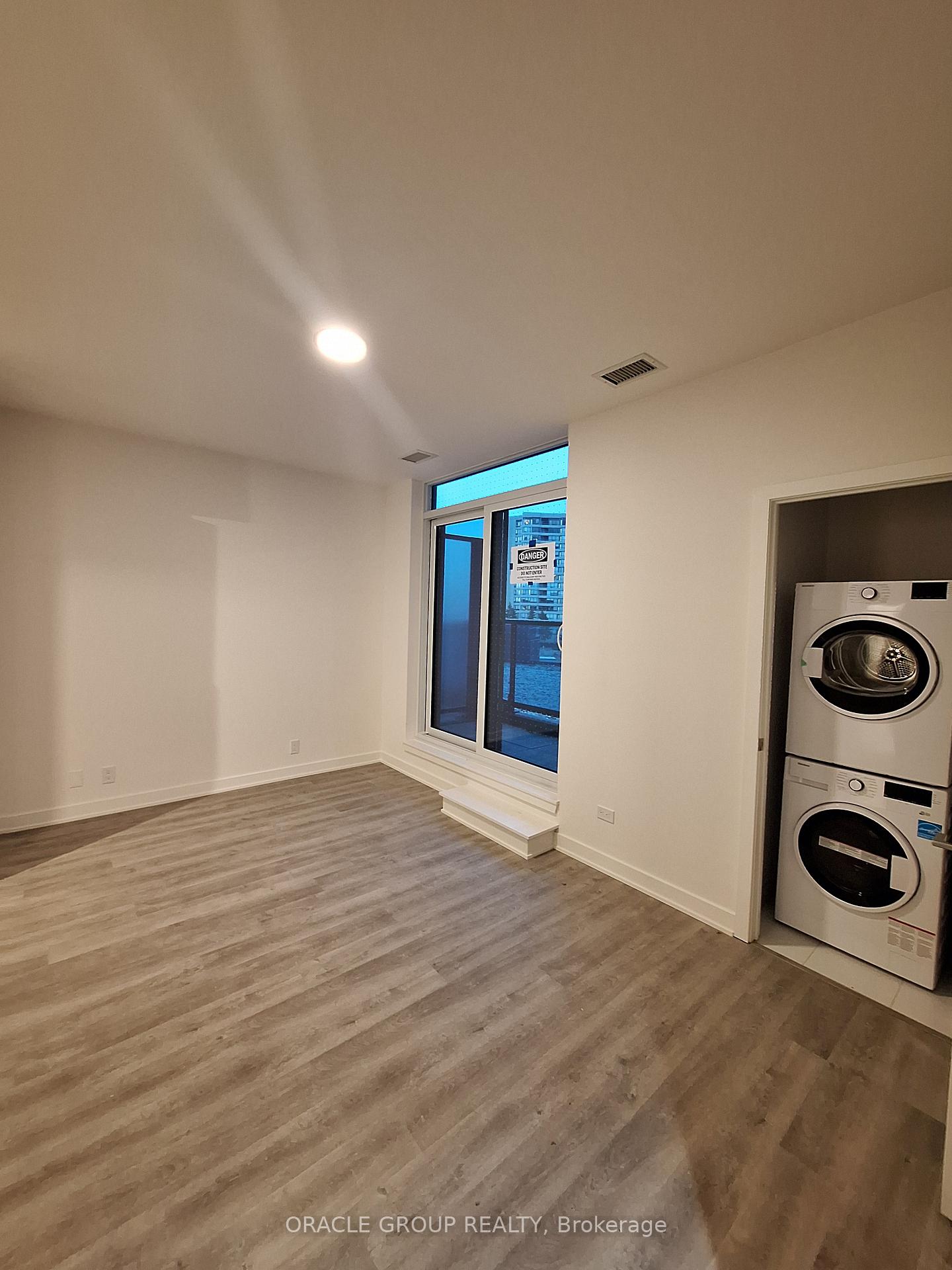 1 Bedroom Condo at 30 Upper Mall,  Vaughan For sale