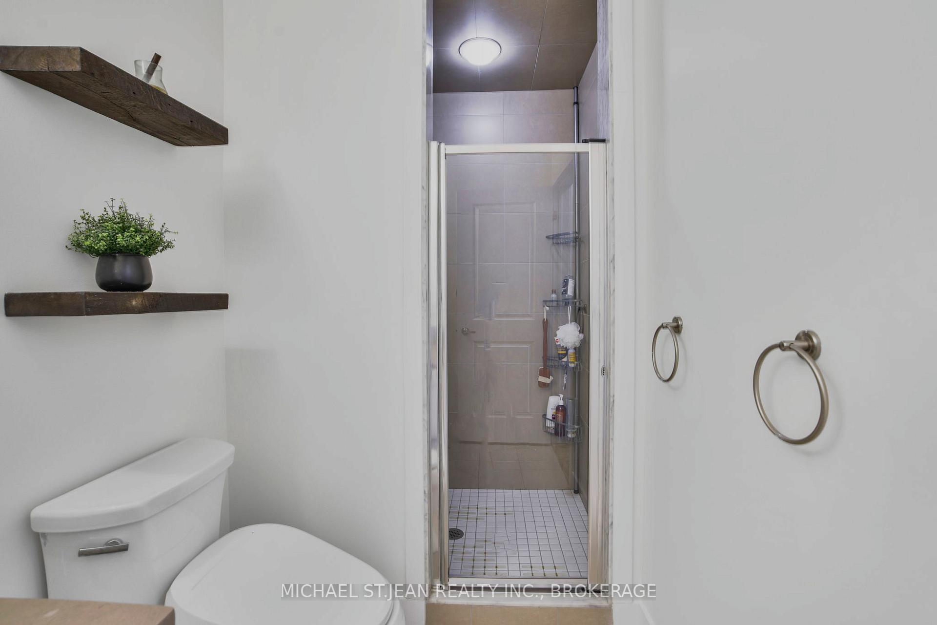 2 Bedrooms Condo at 90 Charlton,  Hamilton For sale