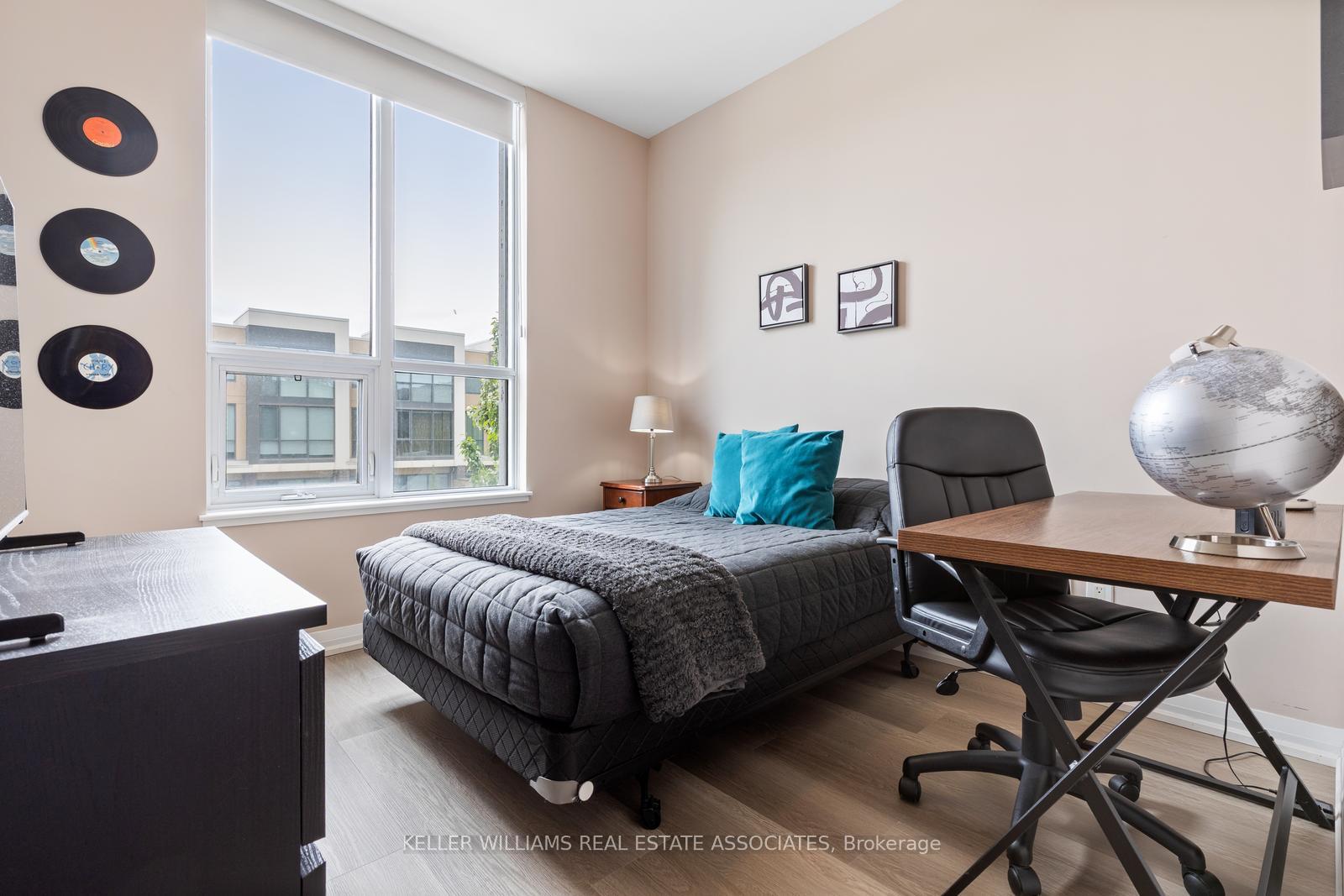 4 Bedrooms Condo at 5025 Four Springs, Mississauga For sale