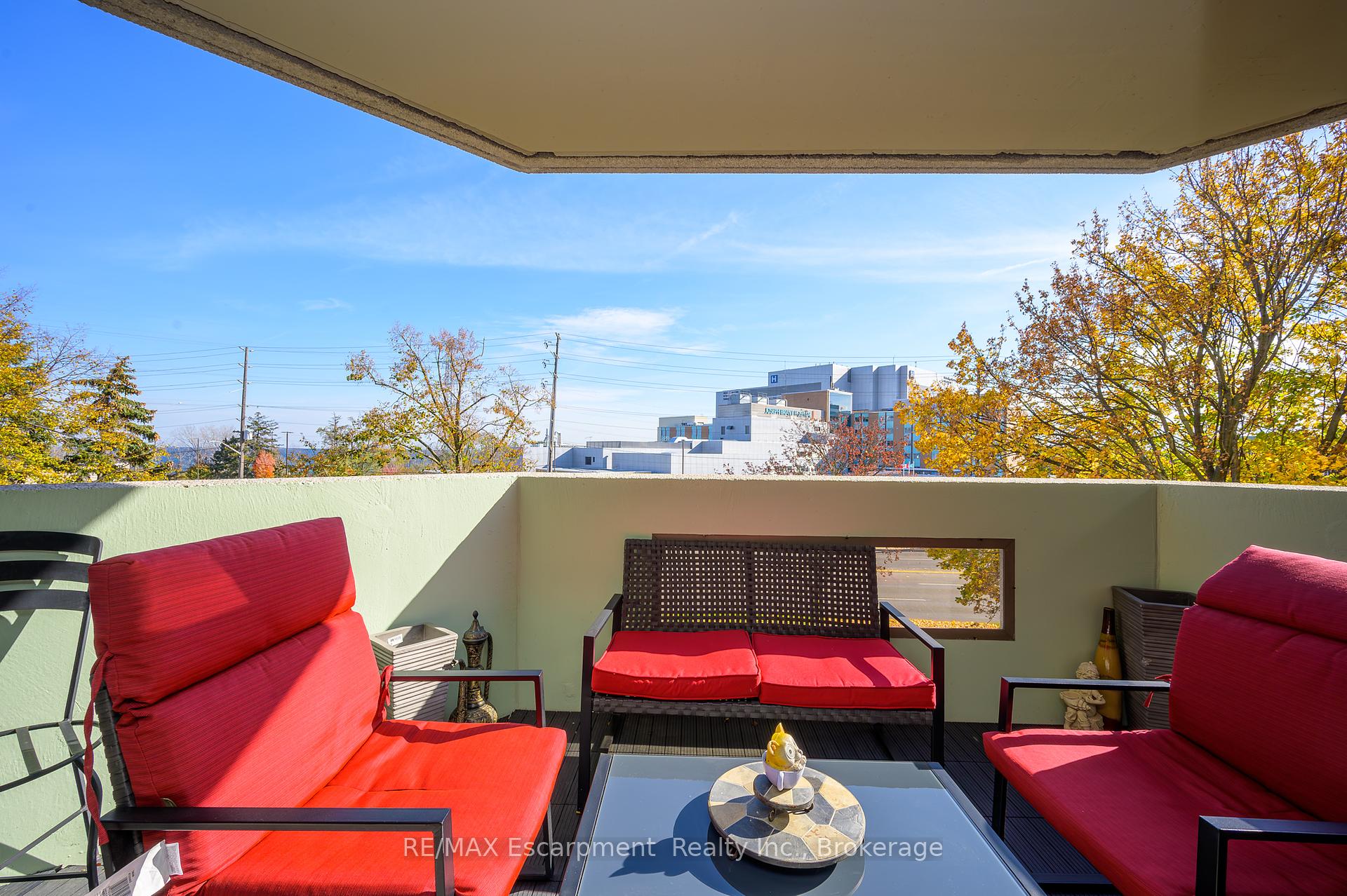 3 Bedrooms Condo at 1237 North Shore, Burlington For sale