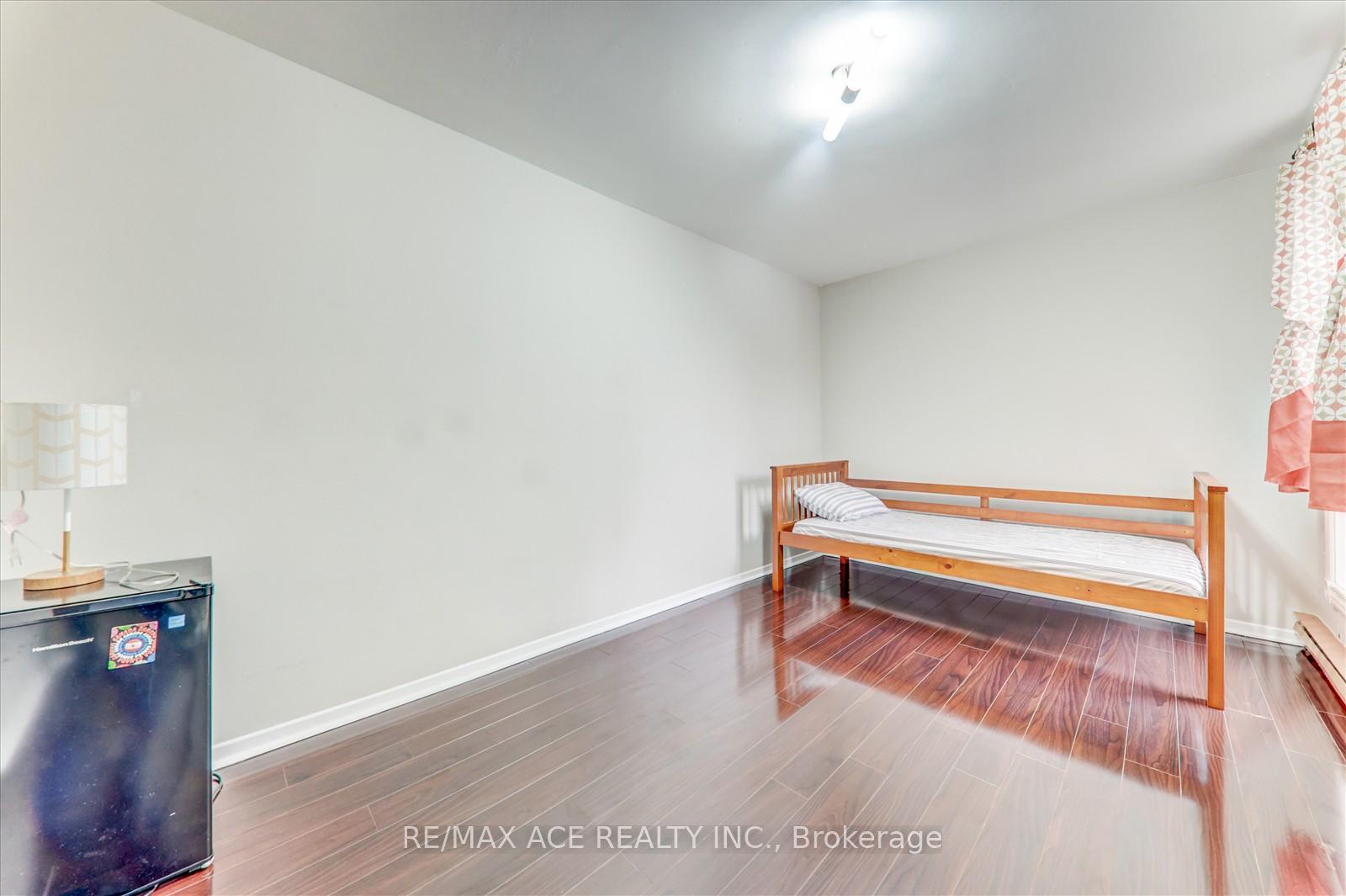3 Bedrooms Condo at 100 Mornelle, Toronto For sale
