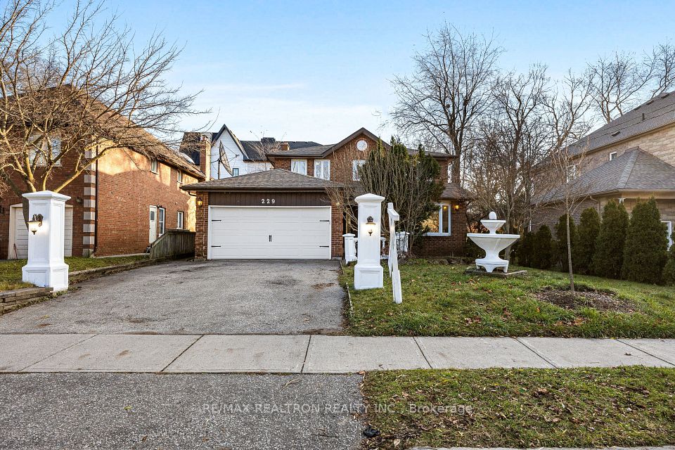 229 Douglas Road, Richmond Hill, ON L4E 3H8