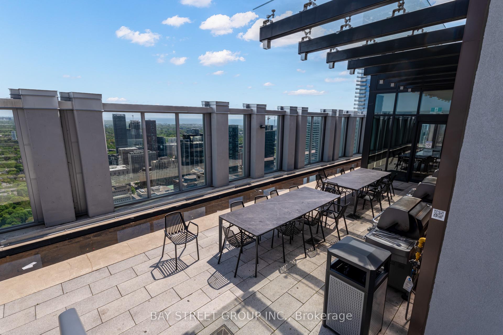 2 Bedrooms Condo at 1 Yorkville, Toronto For sale