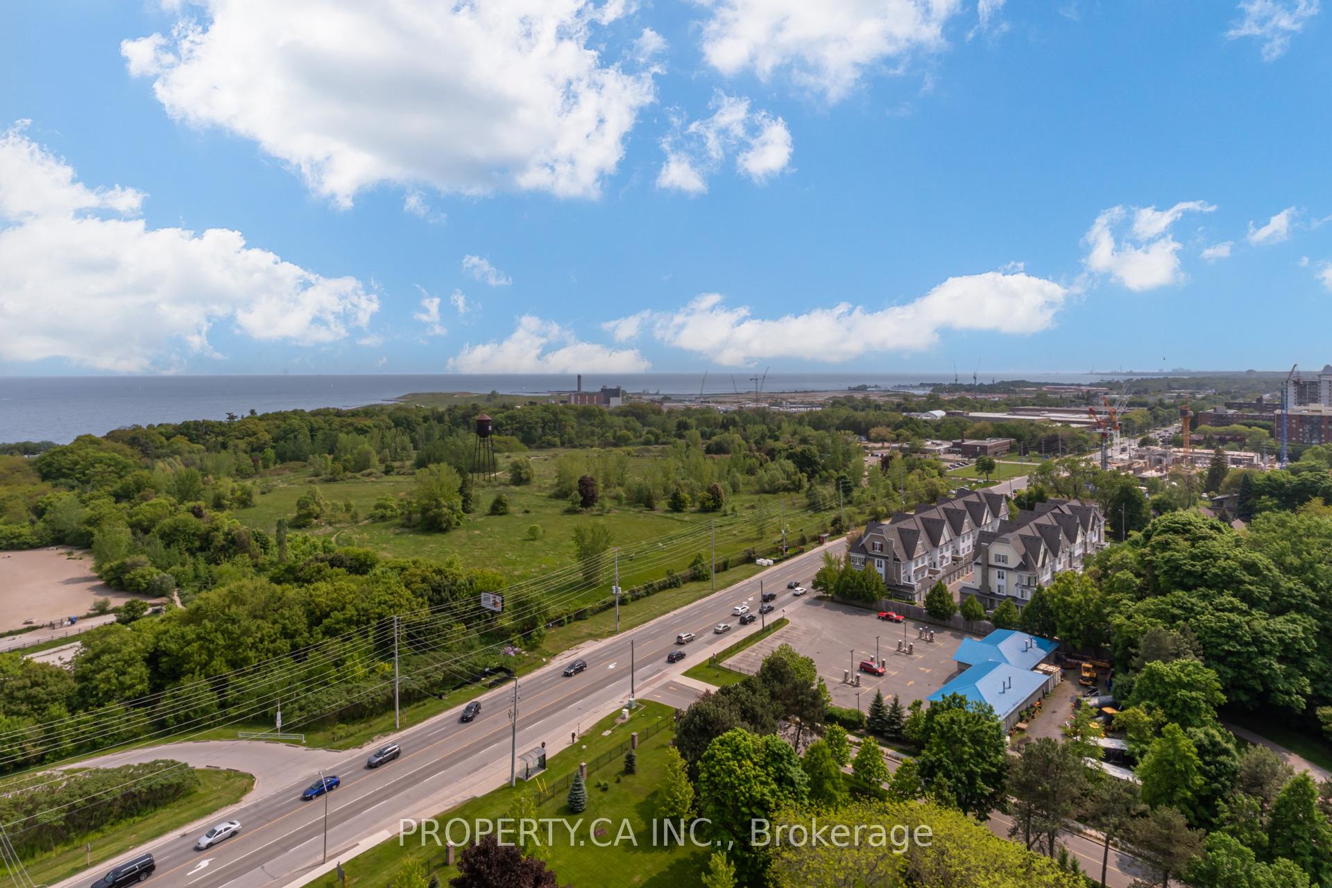 3 Bedrooms Condo at 1515 Lakeshore, Mississauga For sale