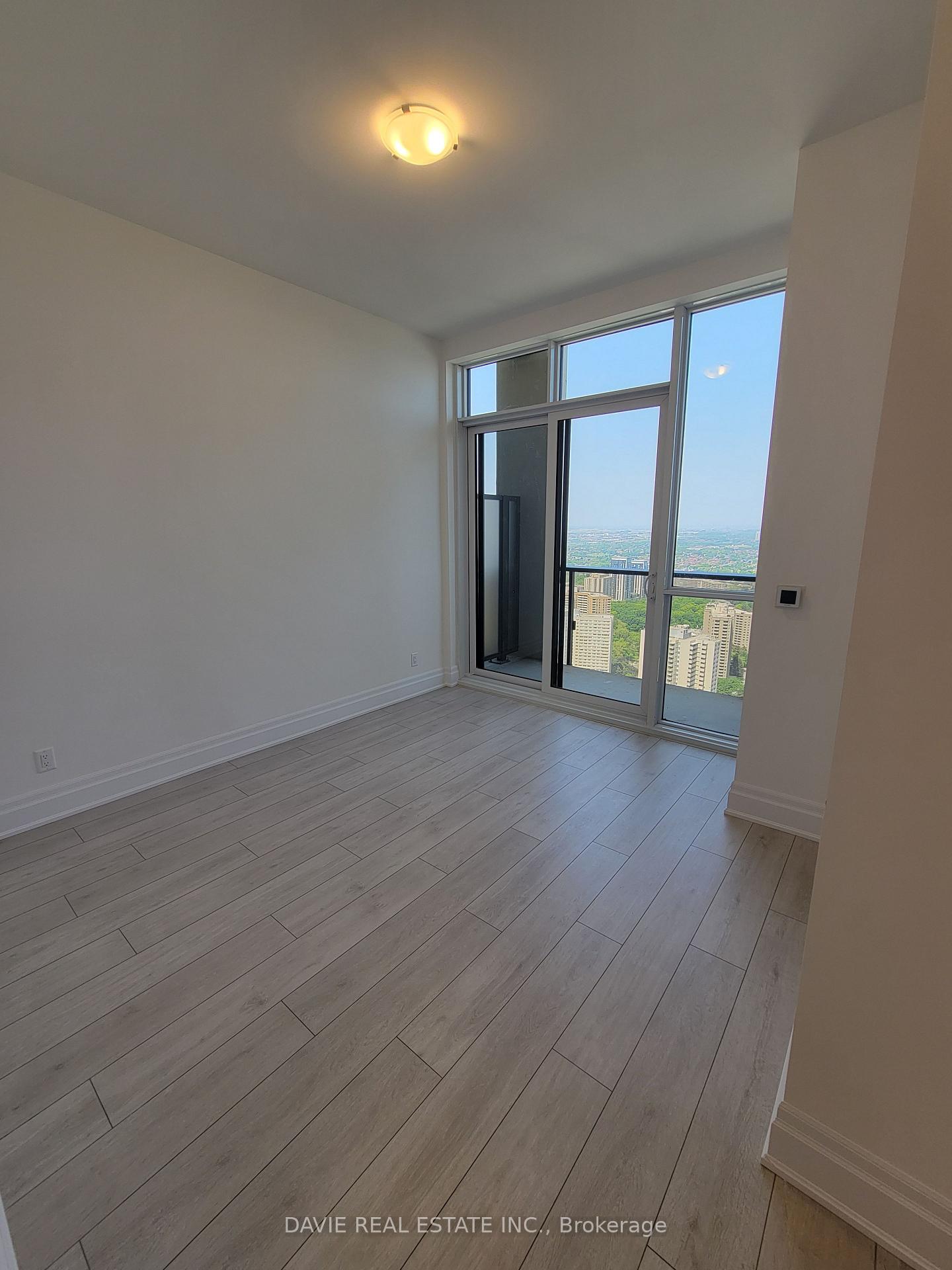 2 Bedrooms Condo at 30 Elm, Mississauga For sale