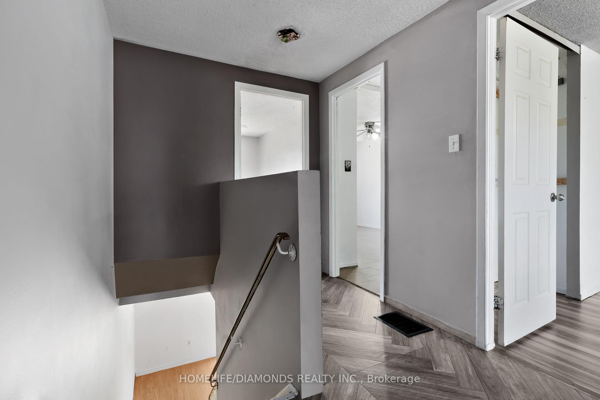3 Bedrooms Condo at 262 KENORA, Hamilton For sale