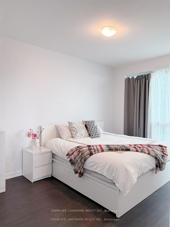 3 Bedrooms Condo at 11 Bogert, Toronto For sale